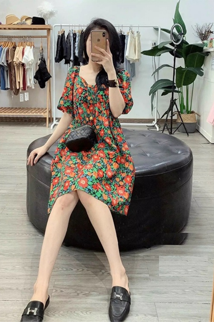 Váy nền đen hoa cam đỏ