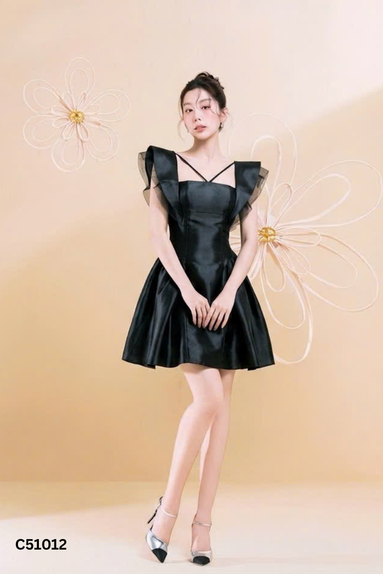 Váy đen 2 dây chéo ngực