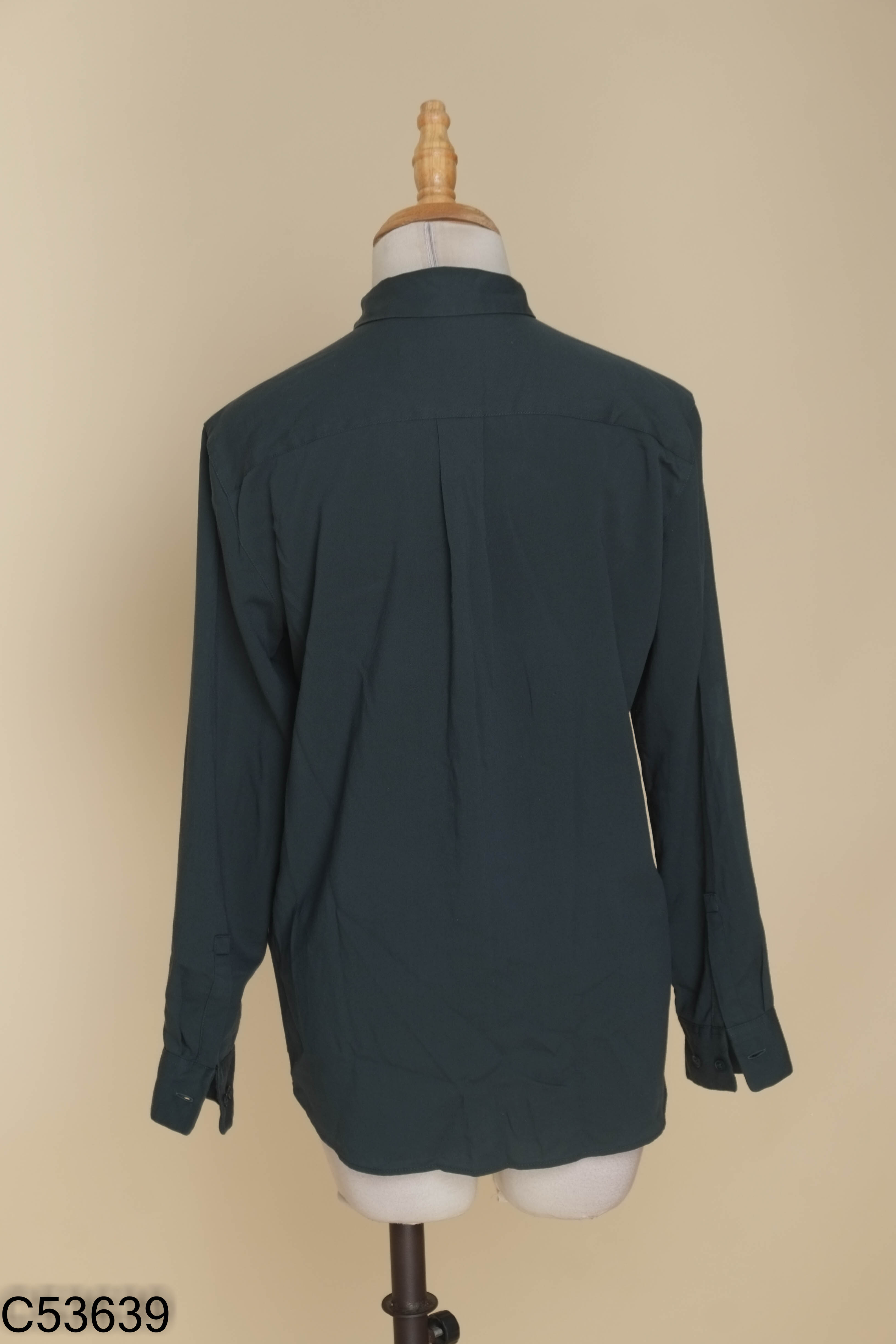 Áo sơ mi xanh đậm UNIQLO trơn