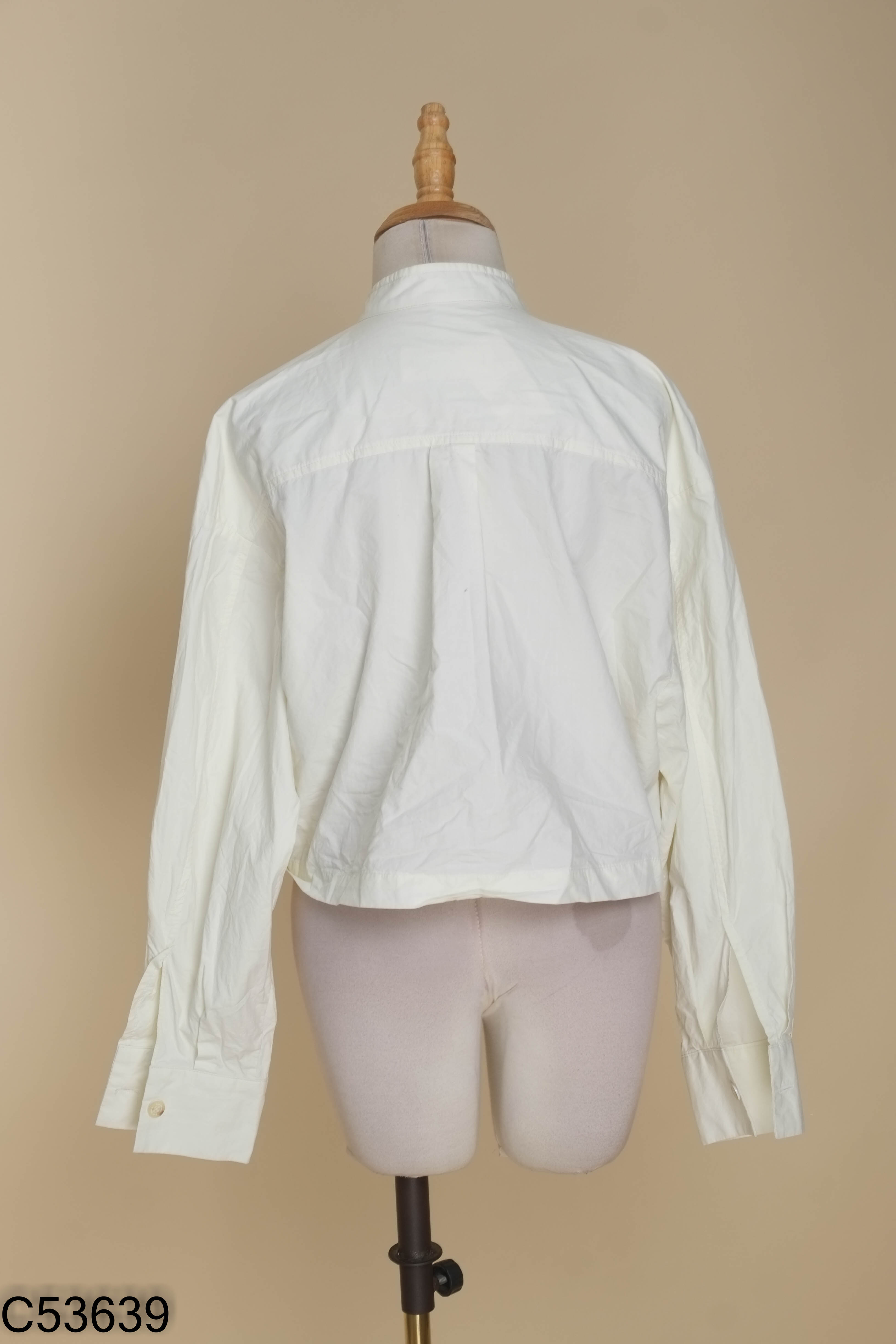 Áo sơ mi be STAYPEOPLE croptop