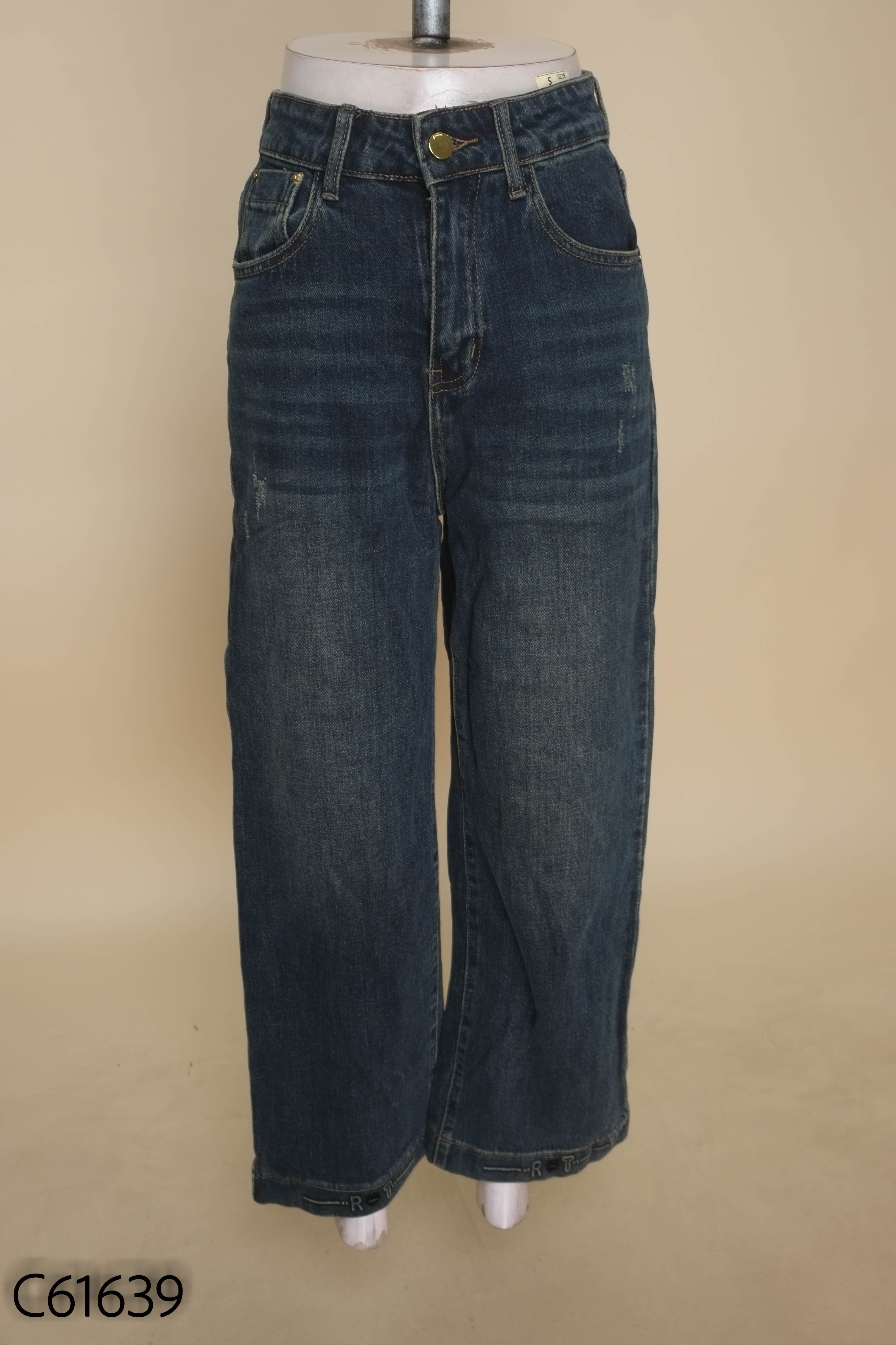 Quần jeans xanh suông