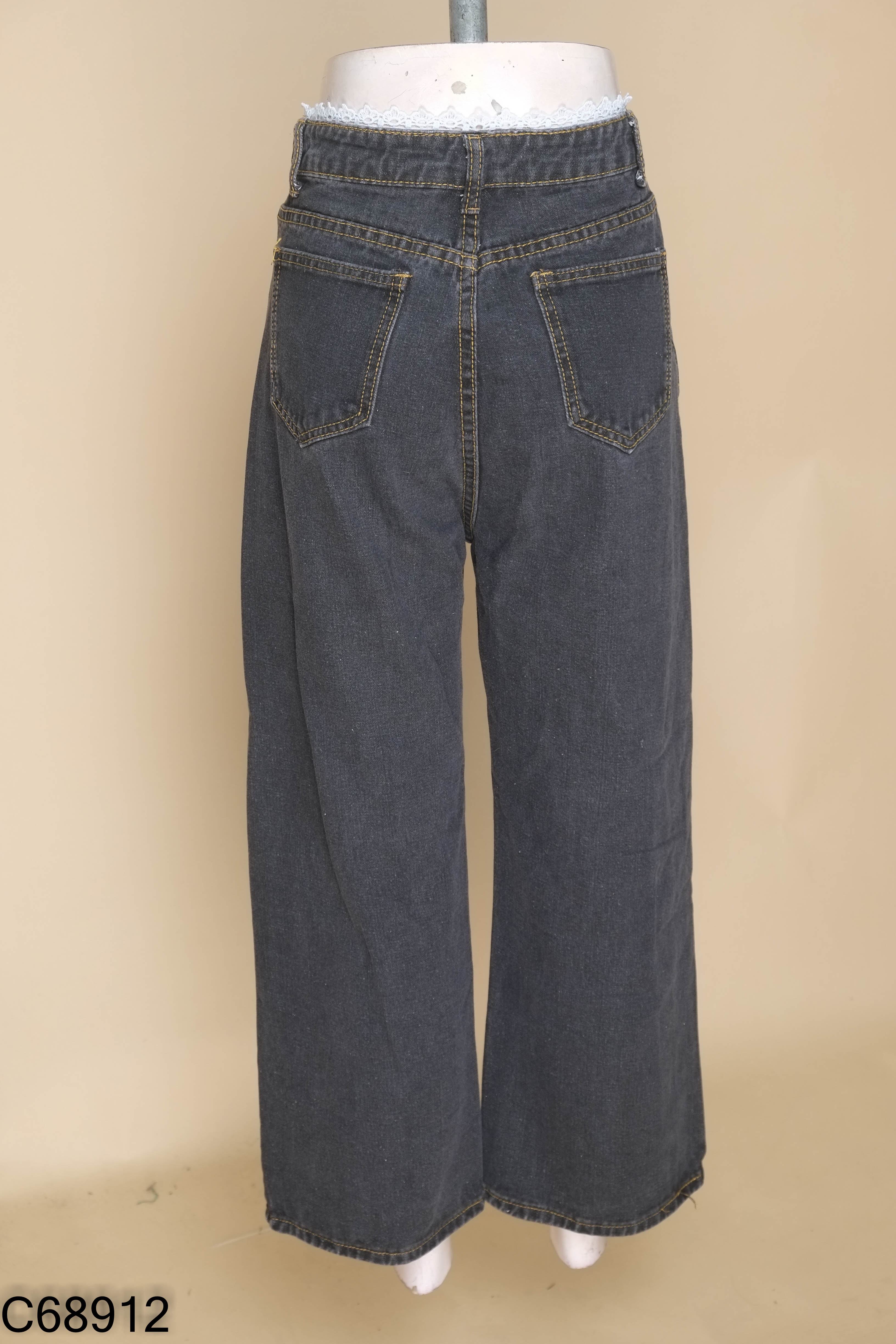 Quần jeans đen viền ren