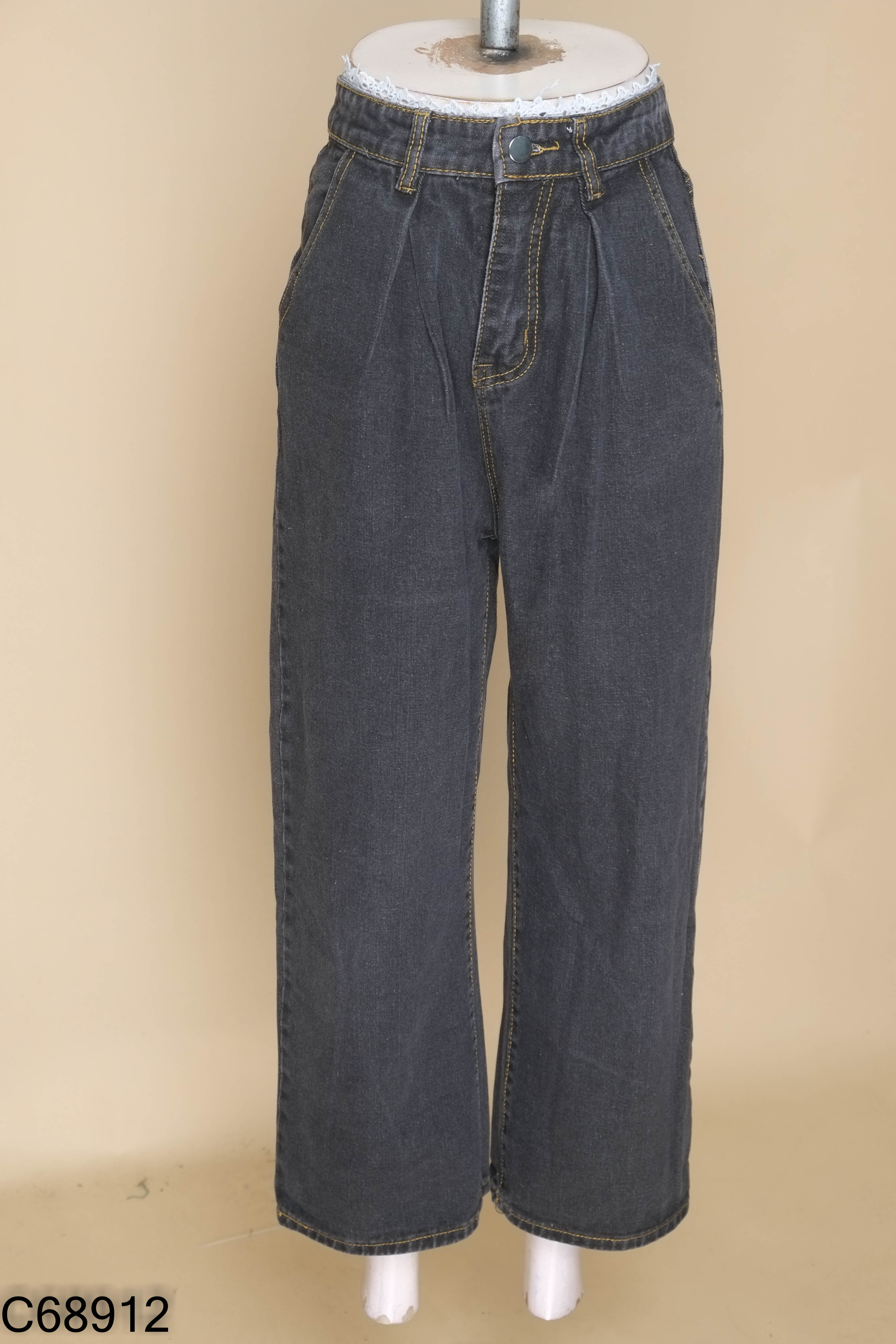Quần jeans đen viền ren