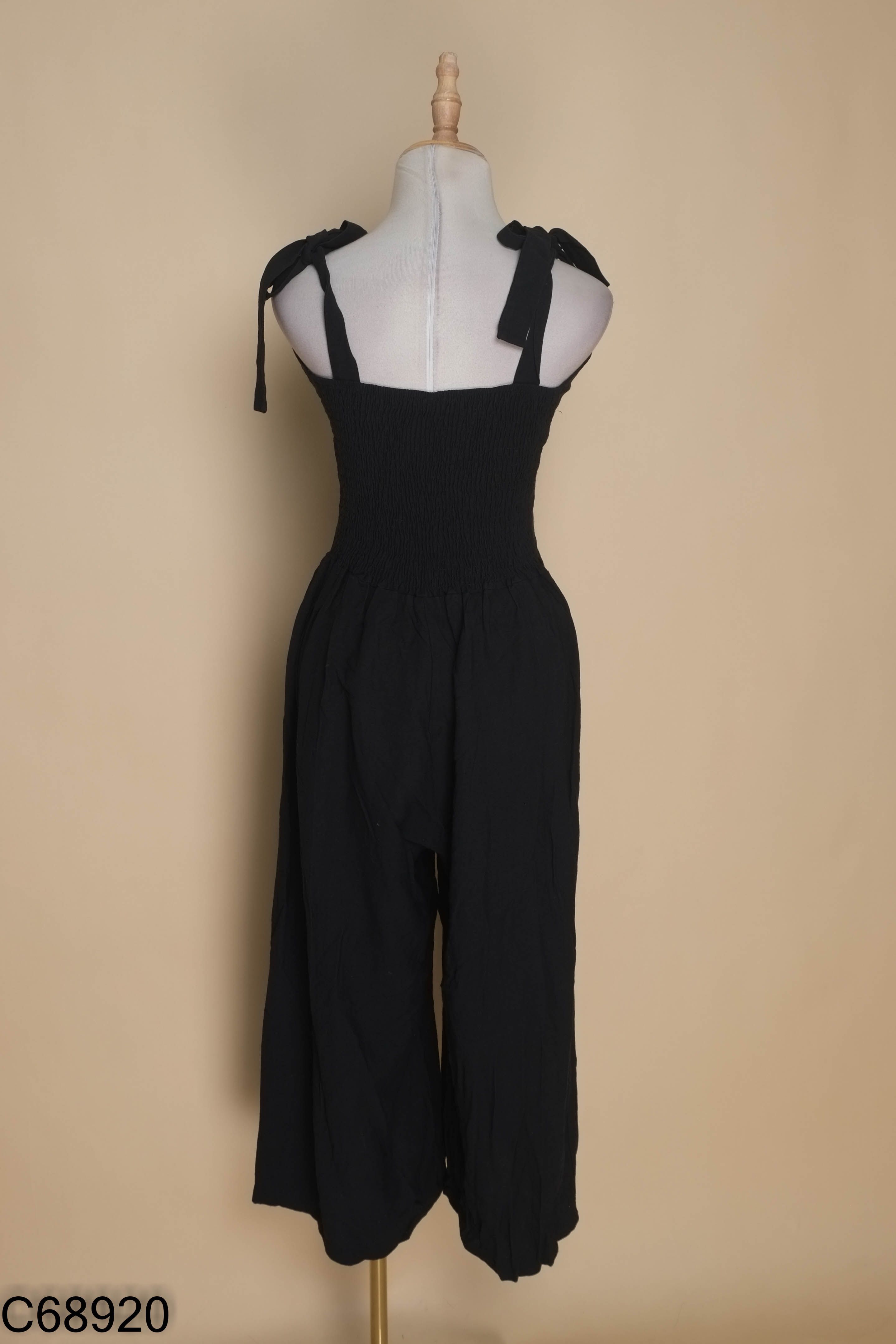 Jumpsuit đen trơn