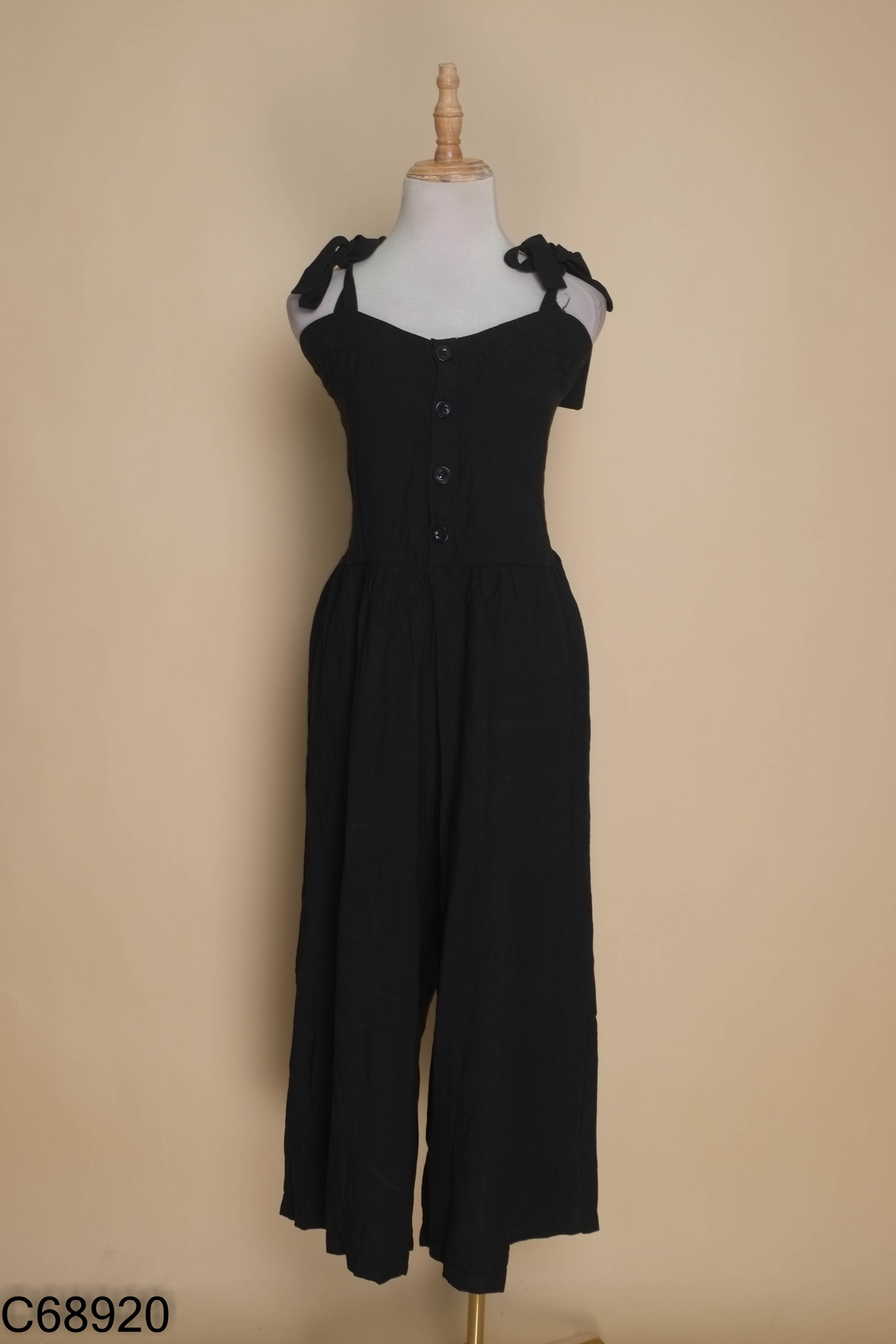Jumpsuit đen trơn