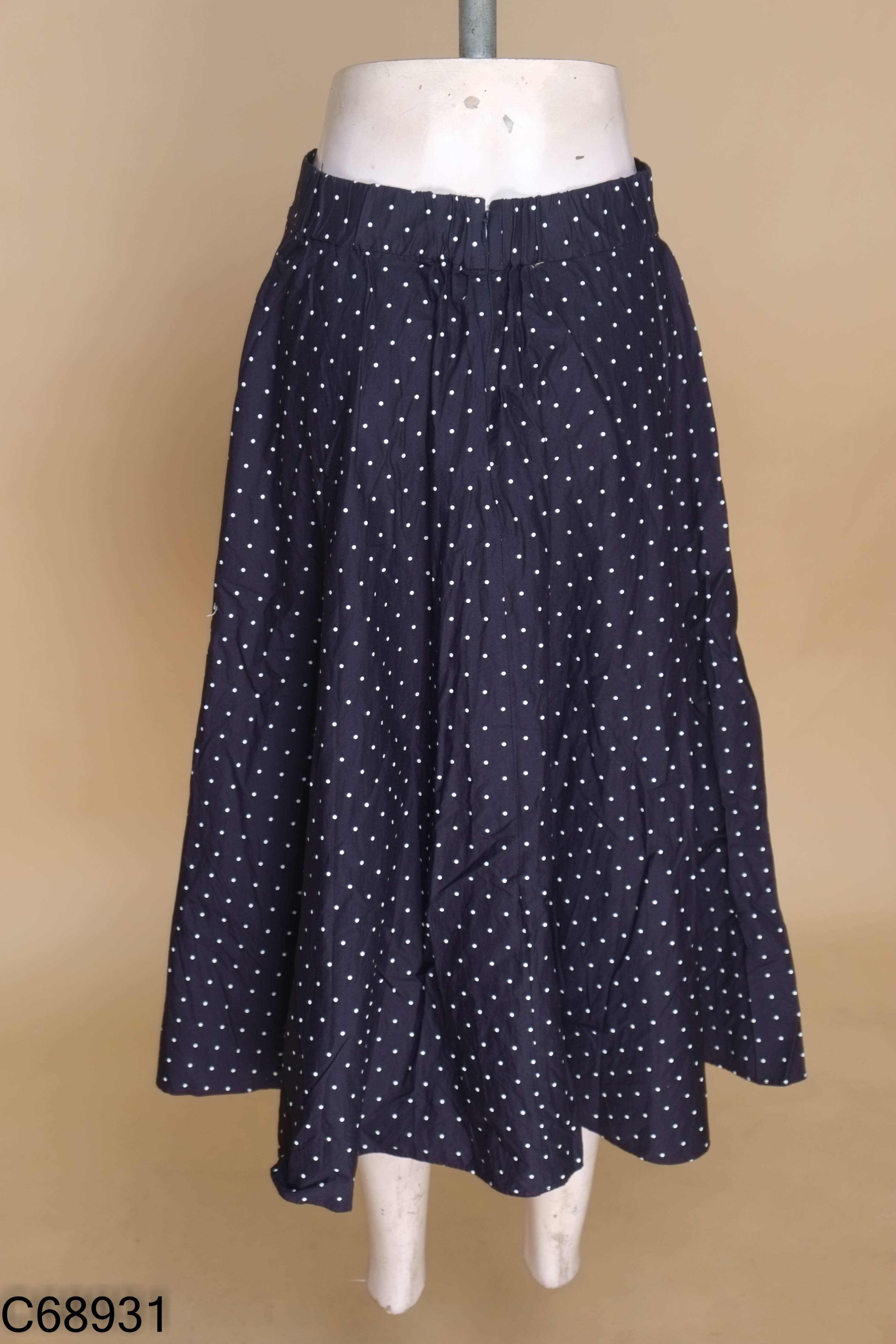Chân váy UNIQLO xanh chấm bi