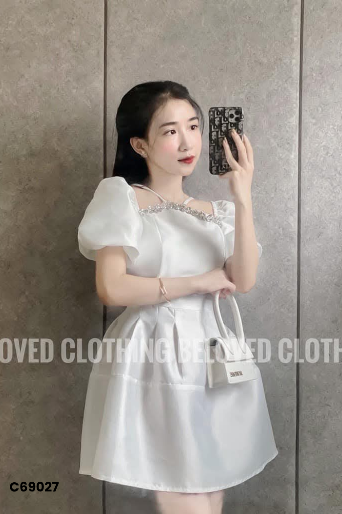 Váy taffa be cổ đính đá