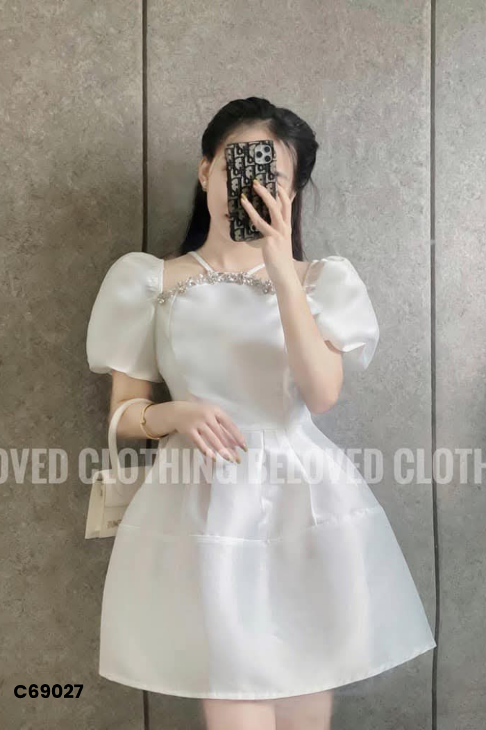 Váy taffa be cổ đính đá