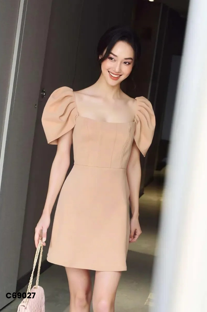 NEWTAG Váy RECHIC nâu xếp ly tay áo