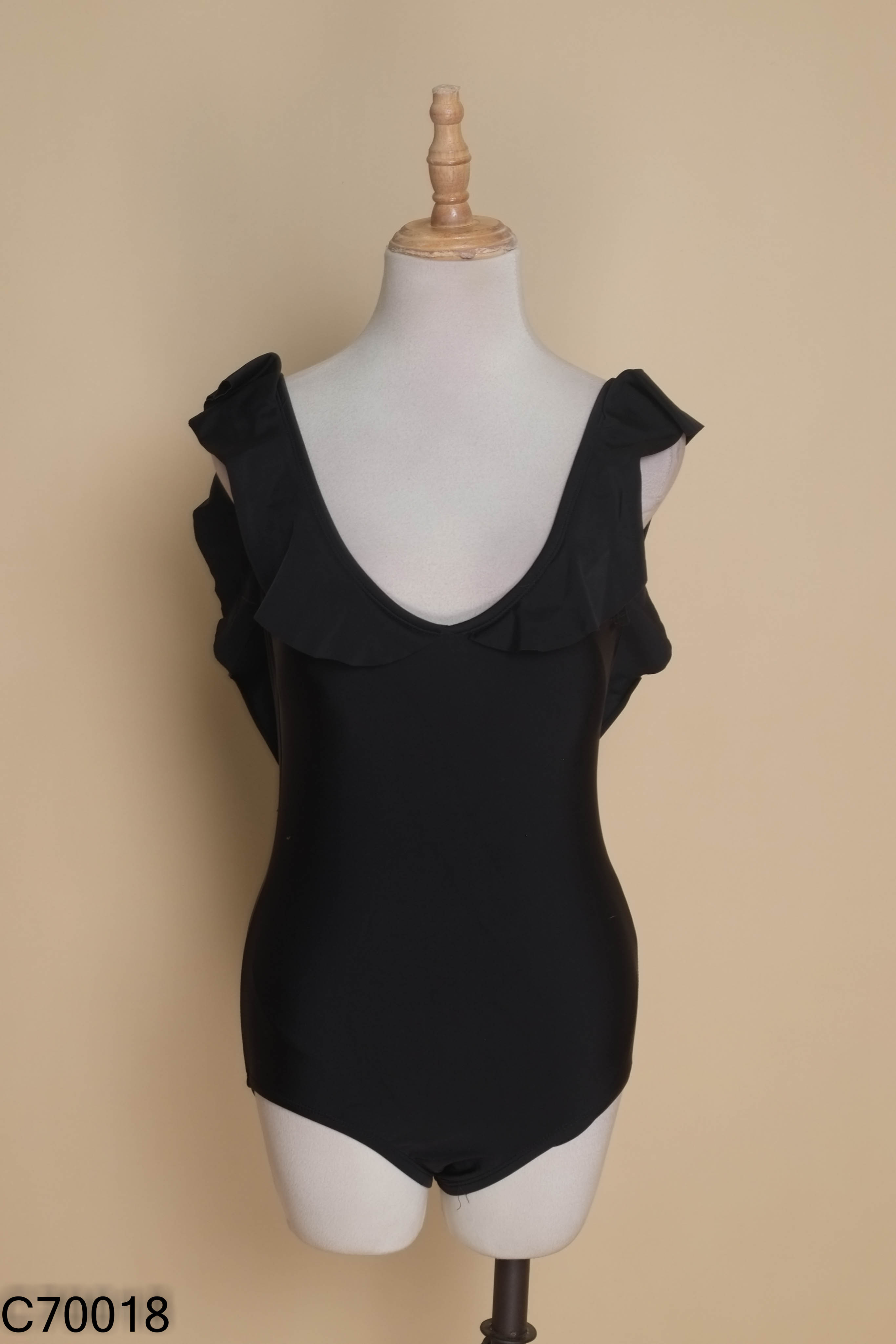 Bodysuit đen trơn hở lưng
