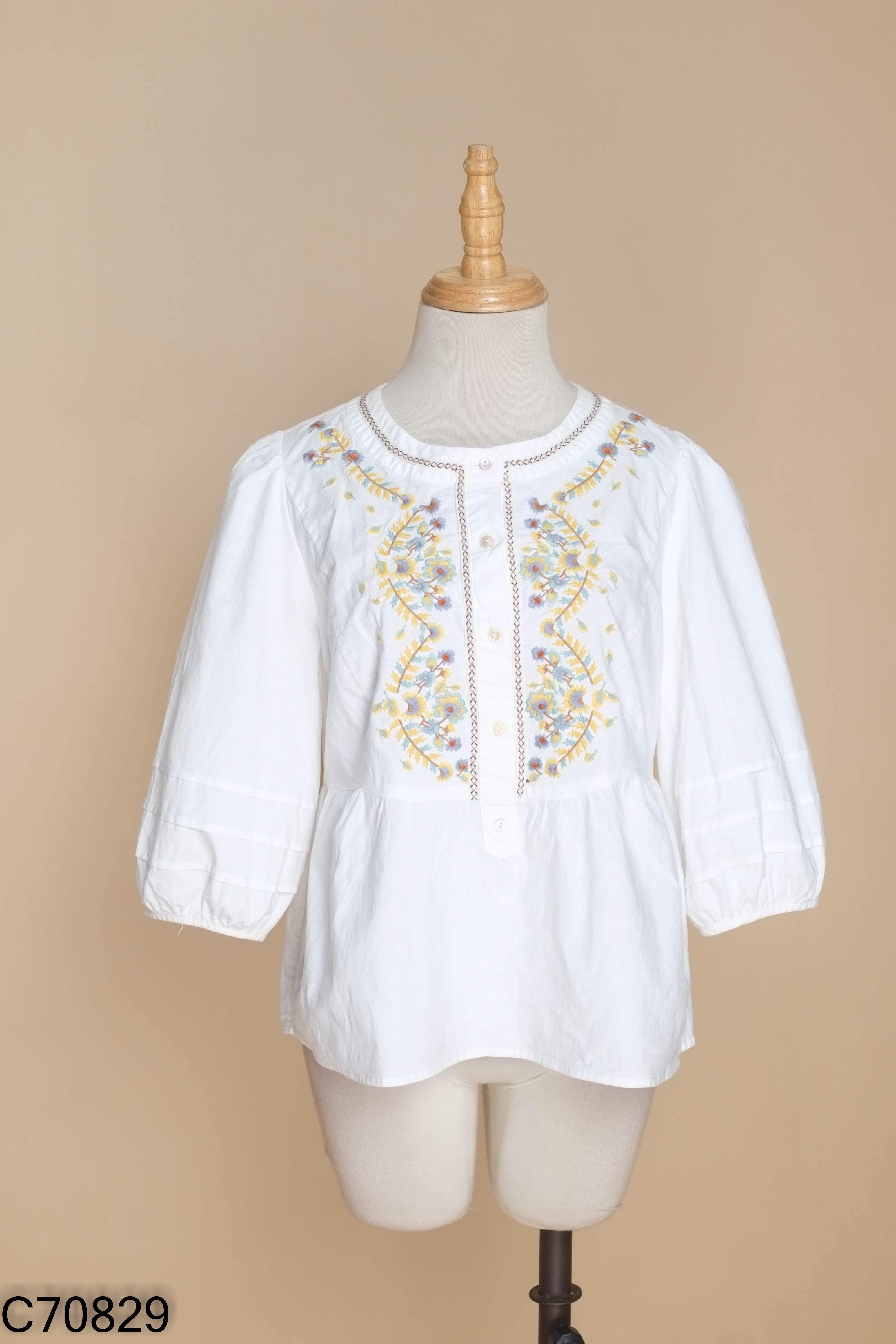 Áo đũi trắng ADORE DRESS thêu hoa