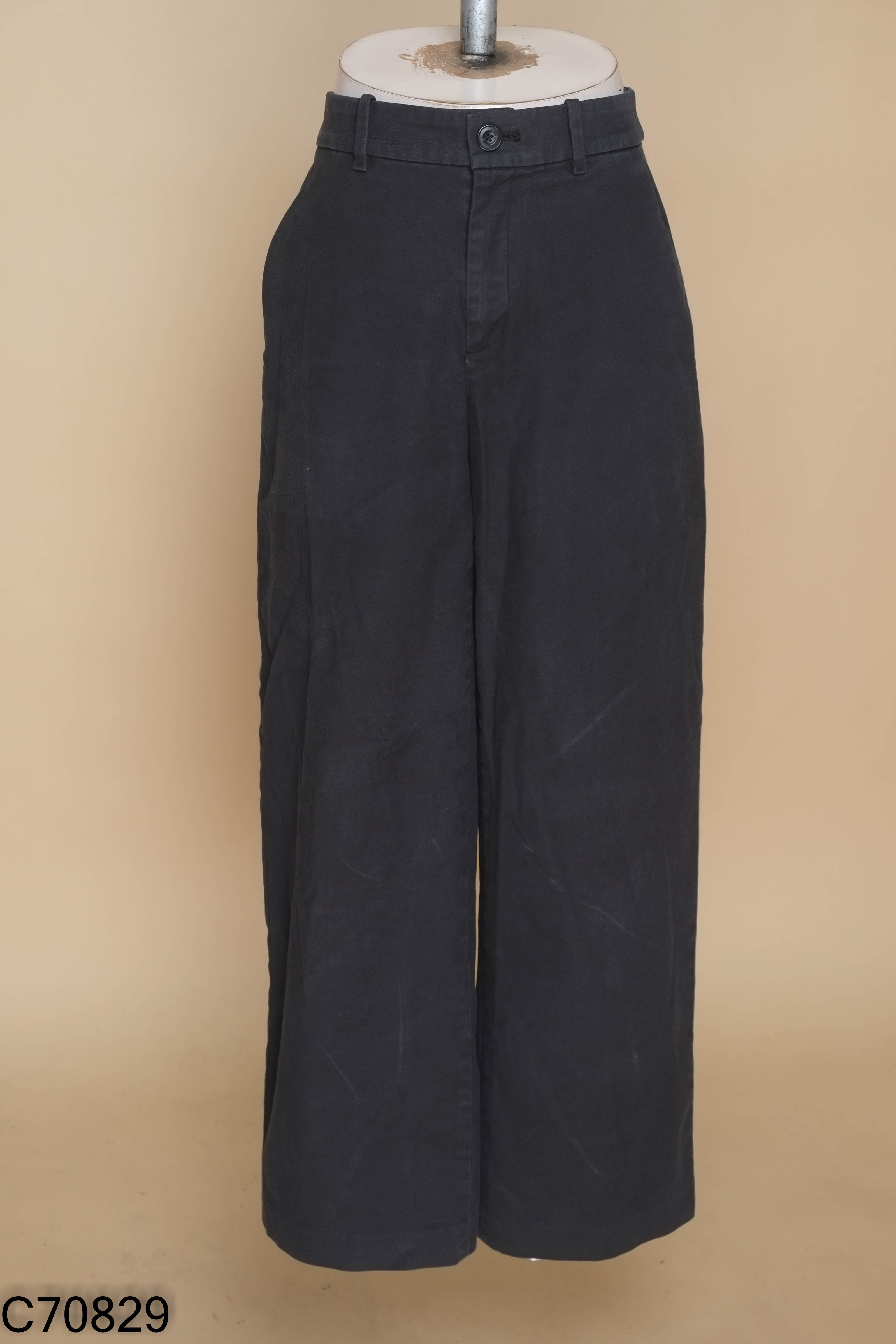 Quần kaki UNIQLO đen ống rộng