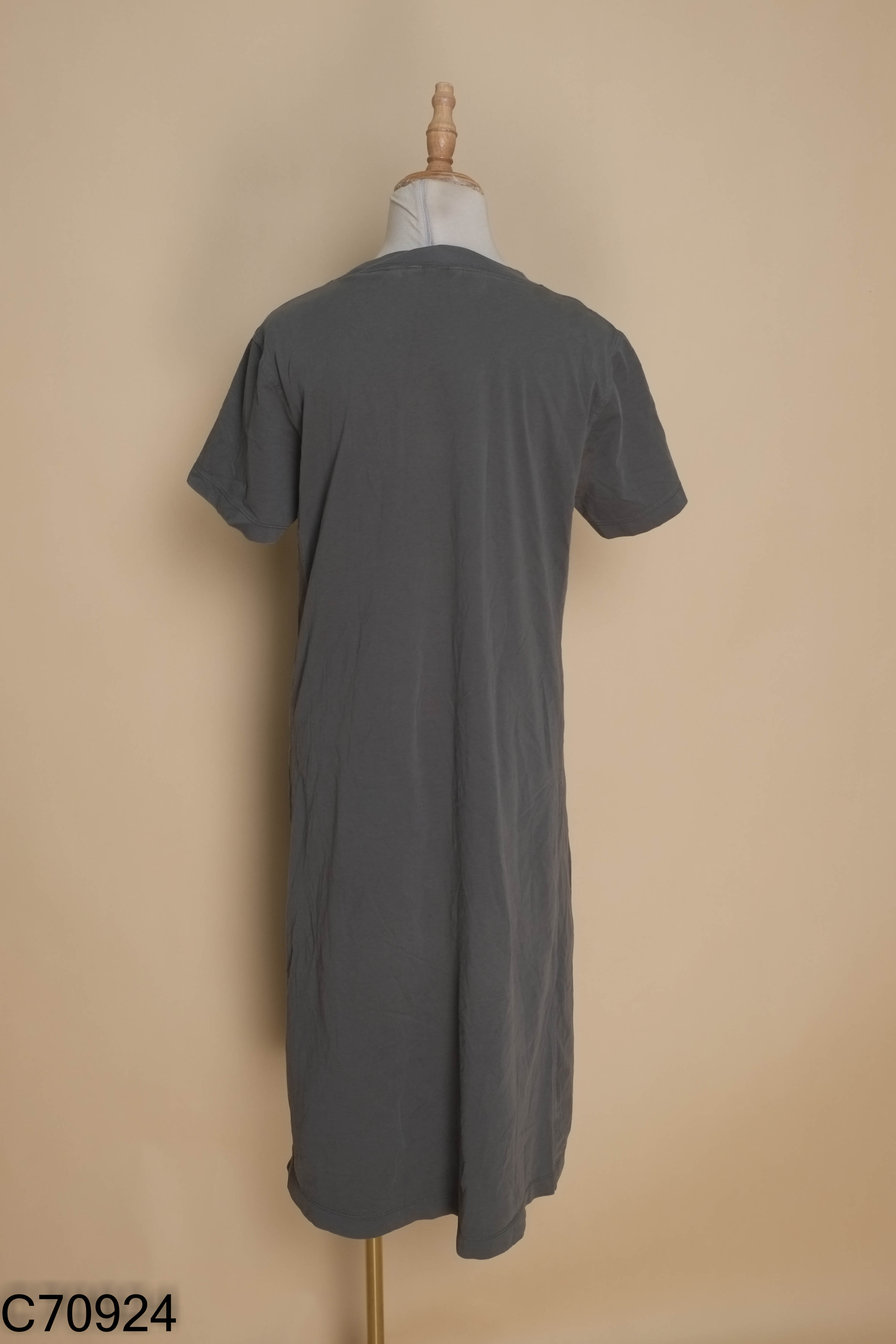 Váy UNIQLO xám đậm