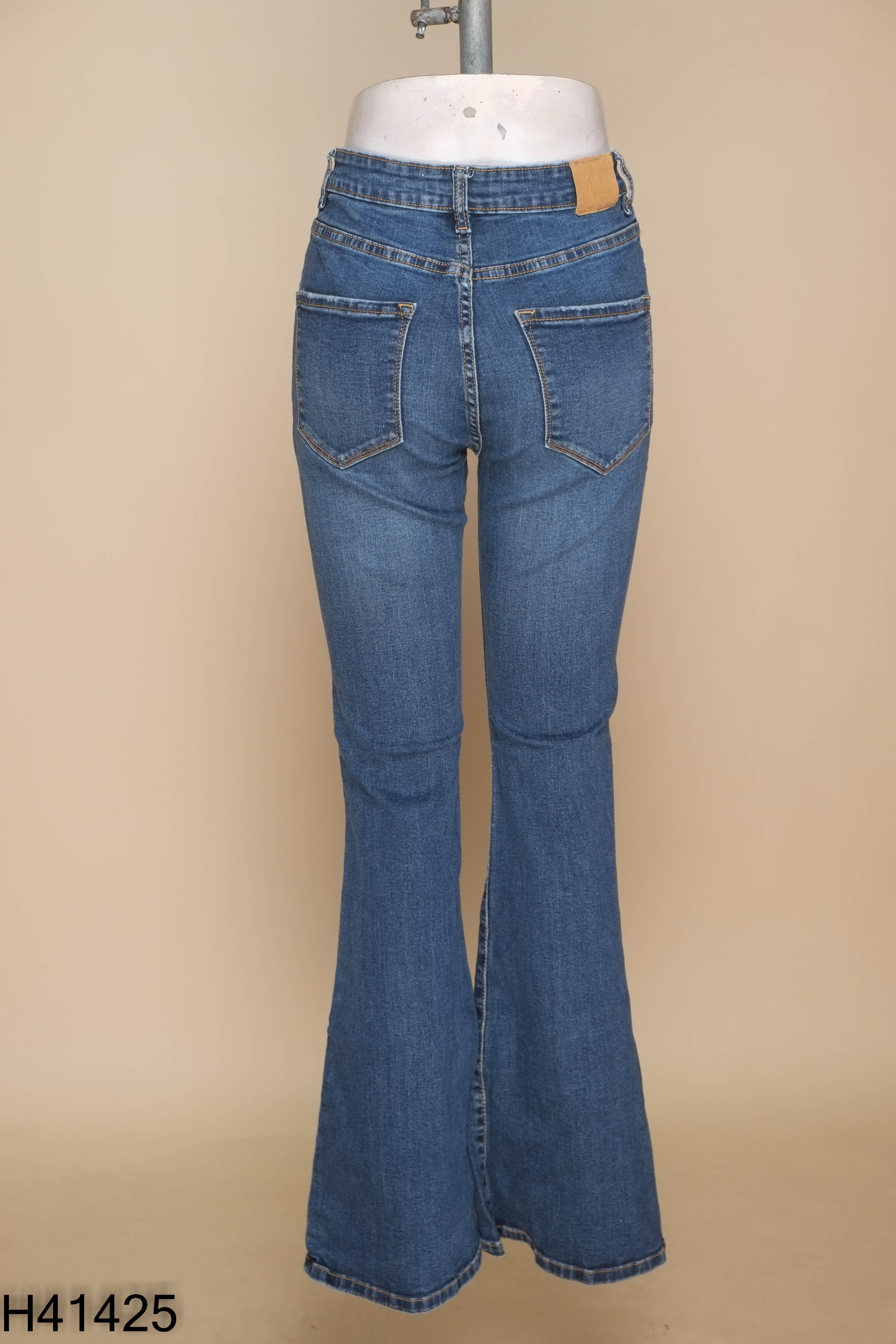 Quần jeans xanh ZARA