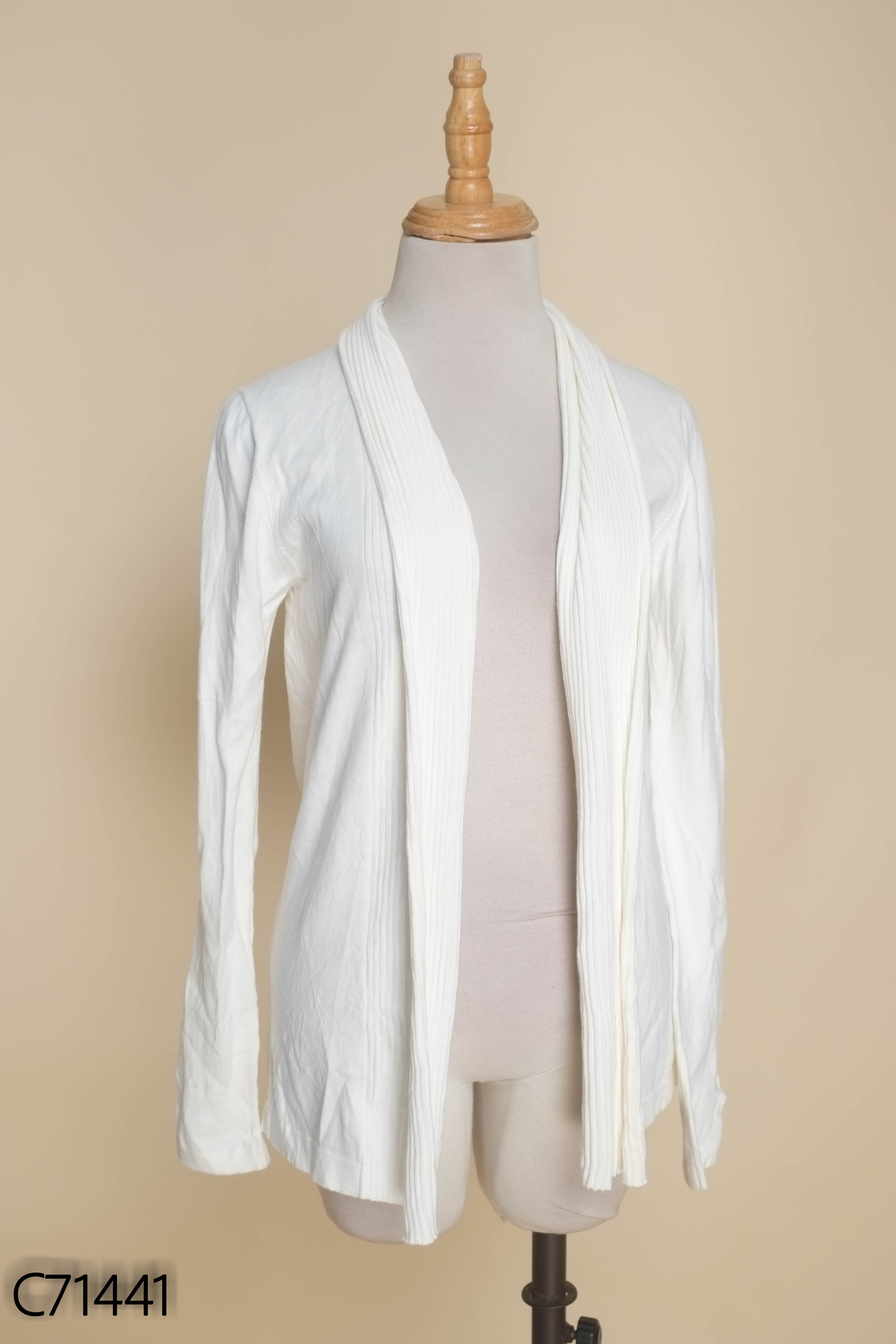 Cardigan len trắng UNIQLO