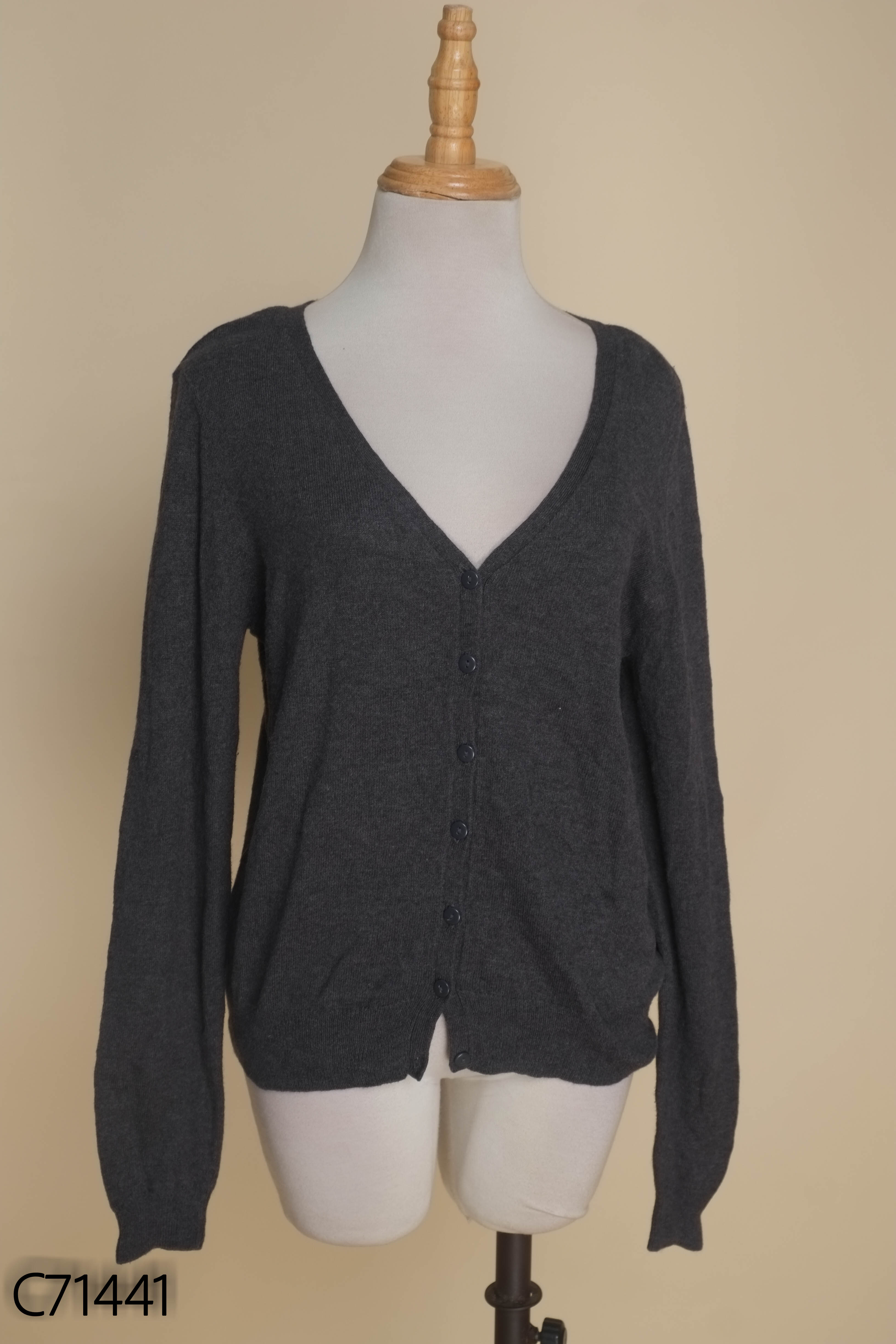Cardigan len ghi DIVIDED trơn