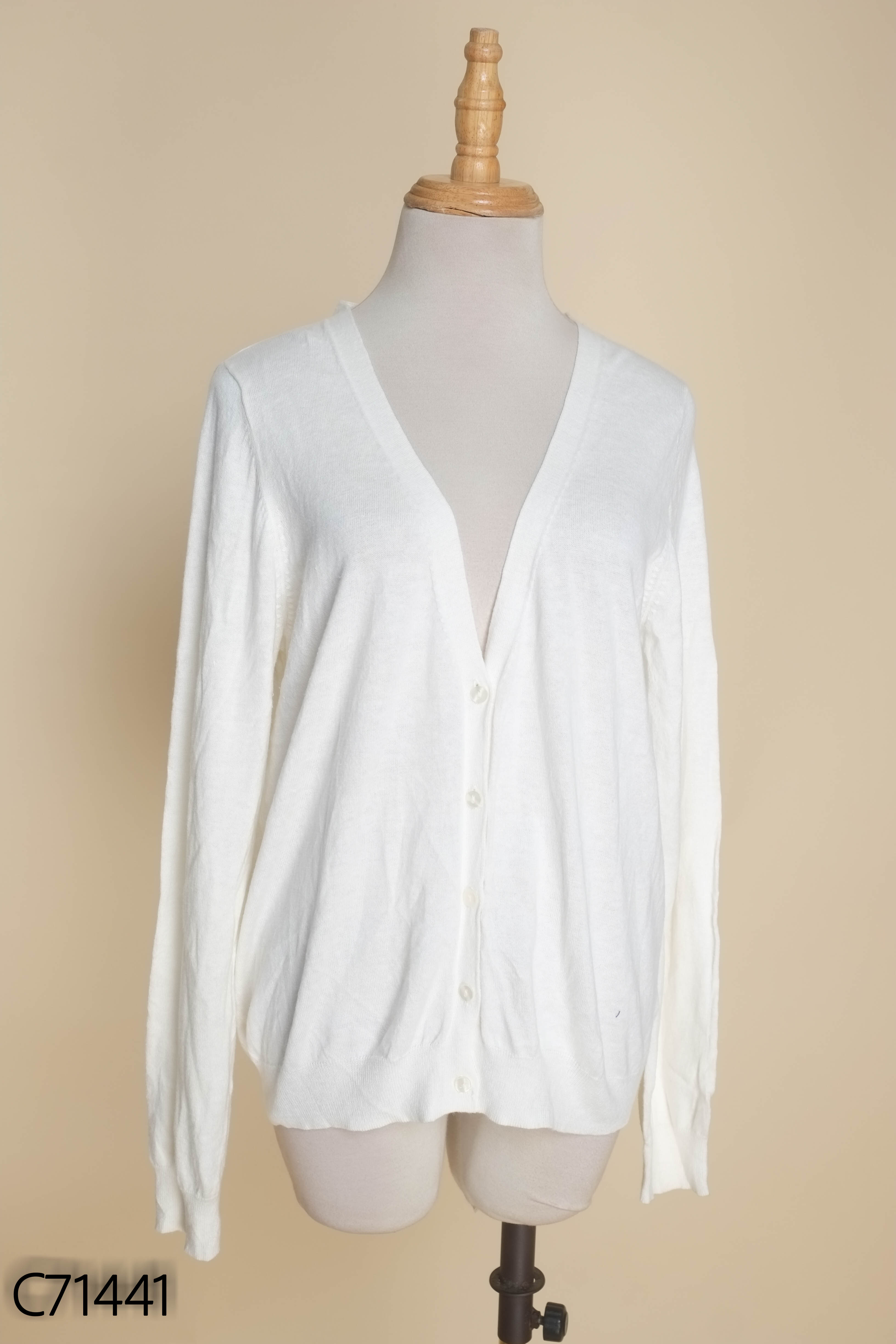 Cardigan trắng mỏng