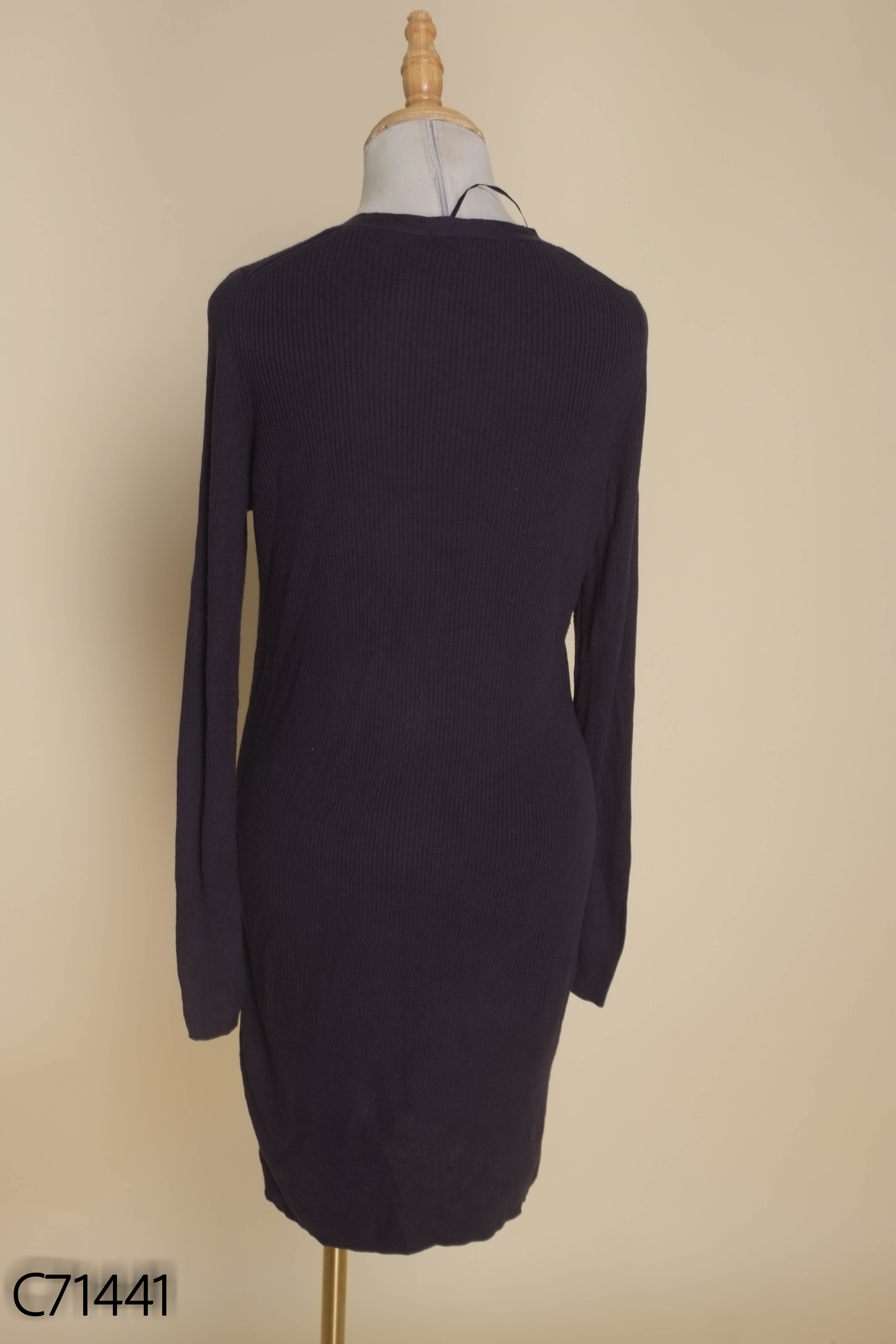 Cardigan xanh than UNIQLO