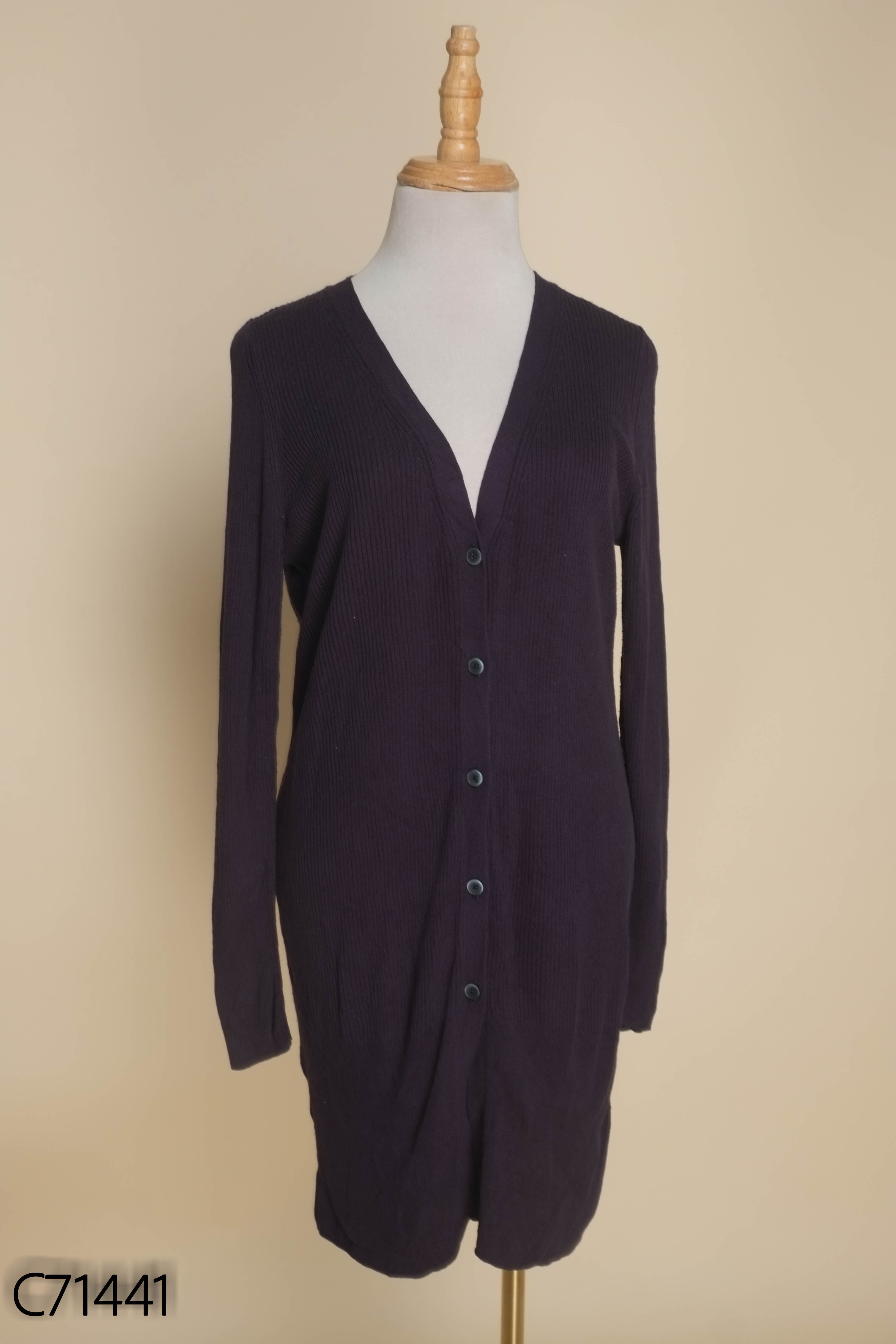 Cardigan xanh than UNIQLO