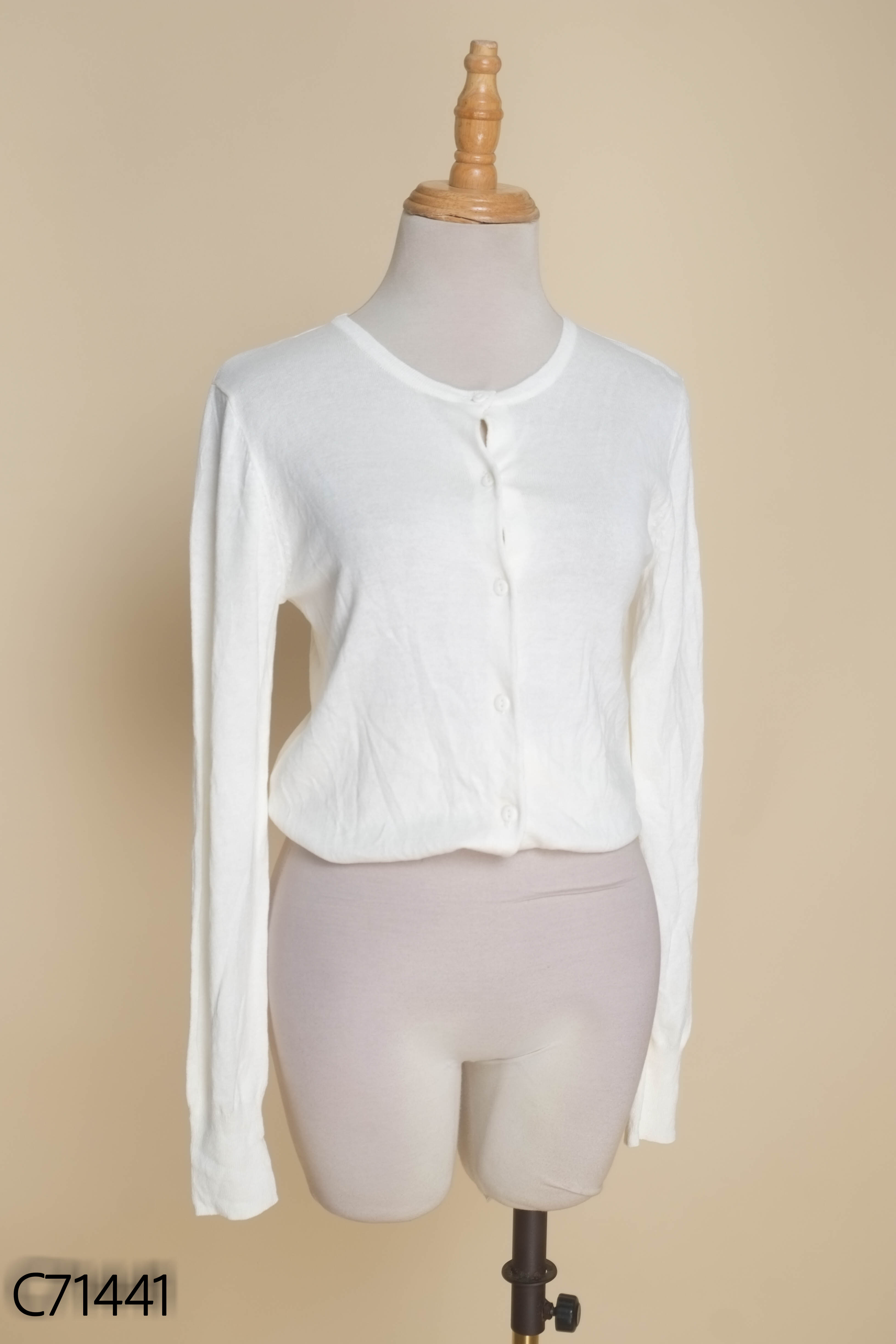 Cardigan trắng cổ tròn mỏng