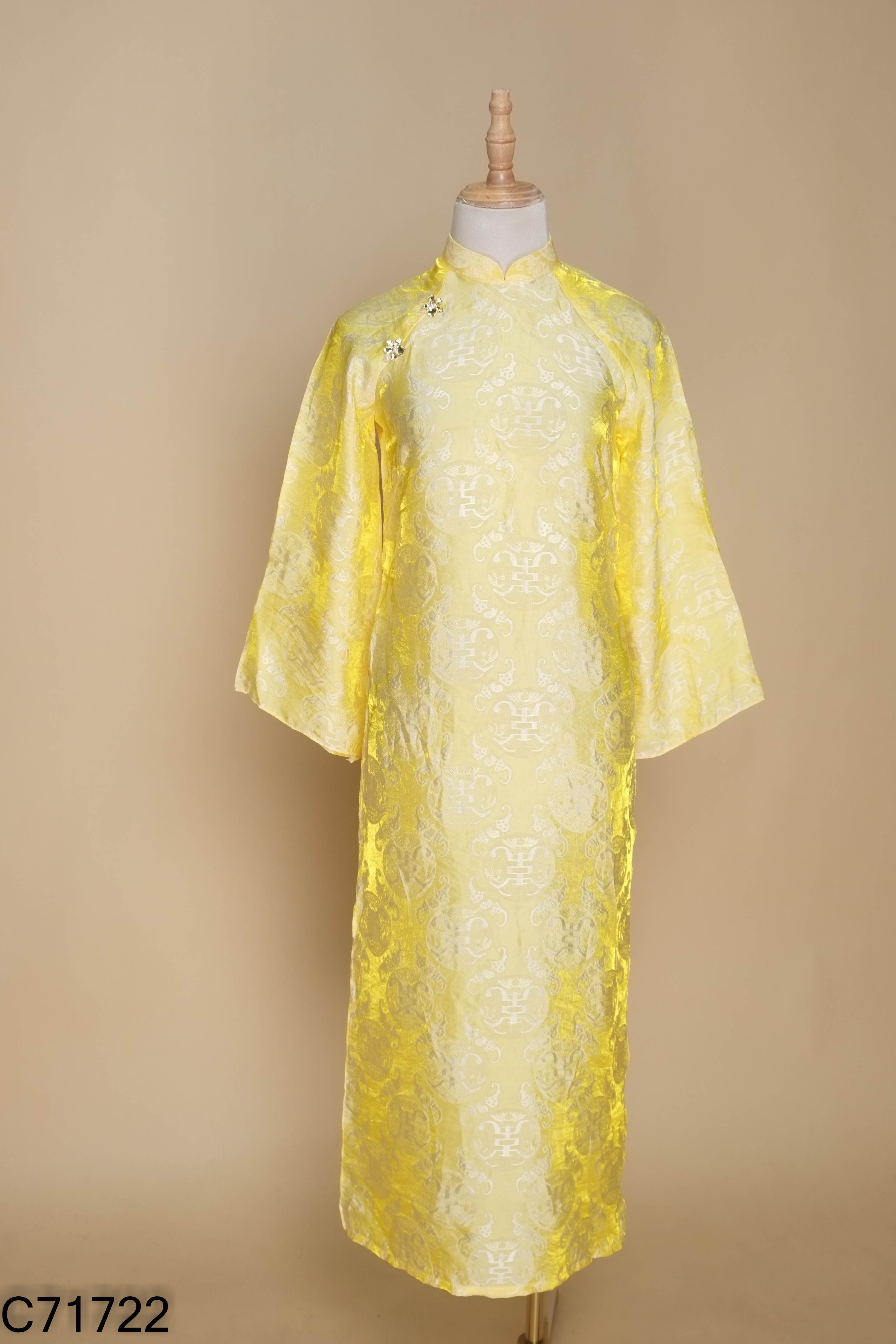 Áo dài tơ vàng họa tiết