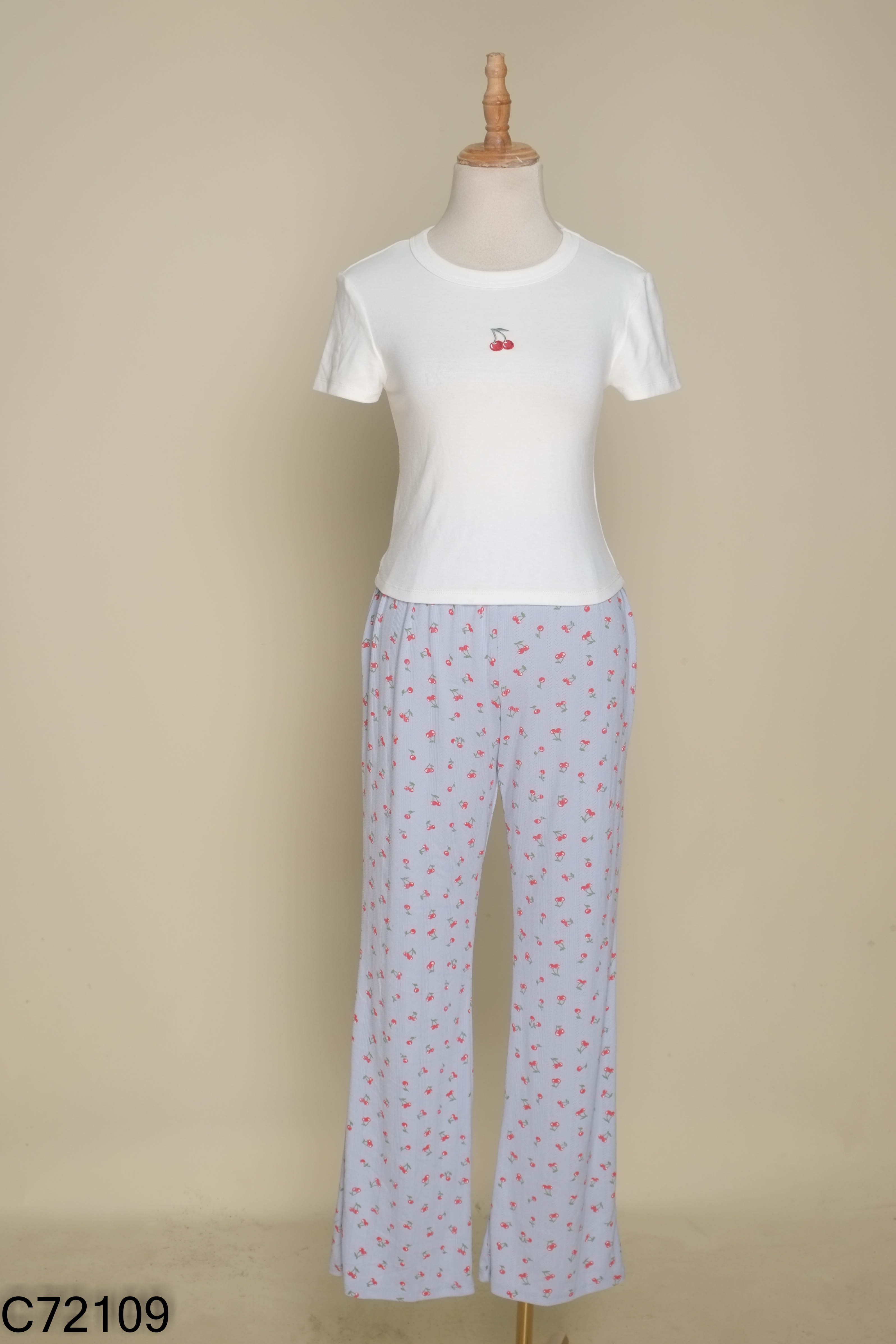 Set PINK ROSE áo thun trắng + quần xanh cherry