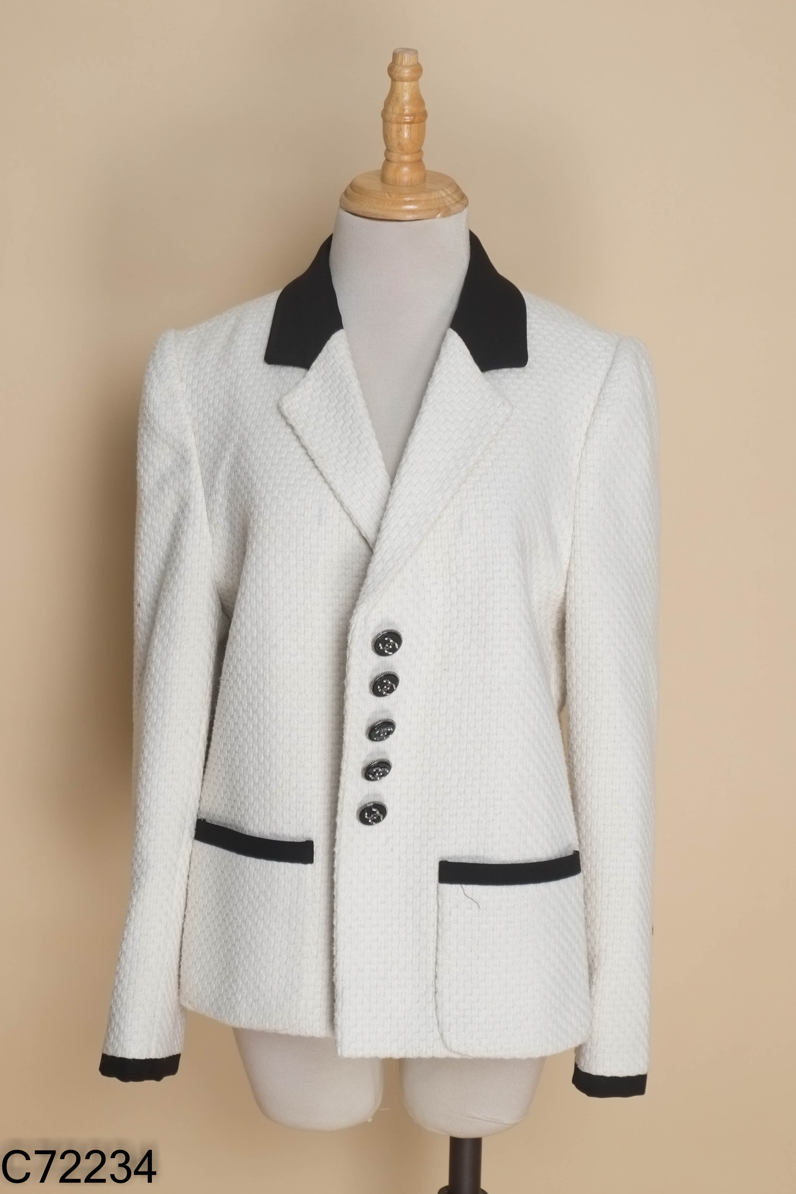 Áo khoác blazer trắng mix đen