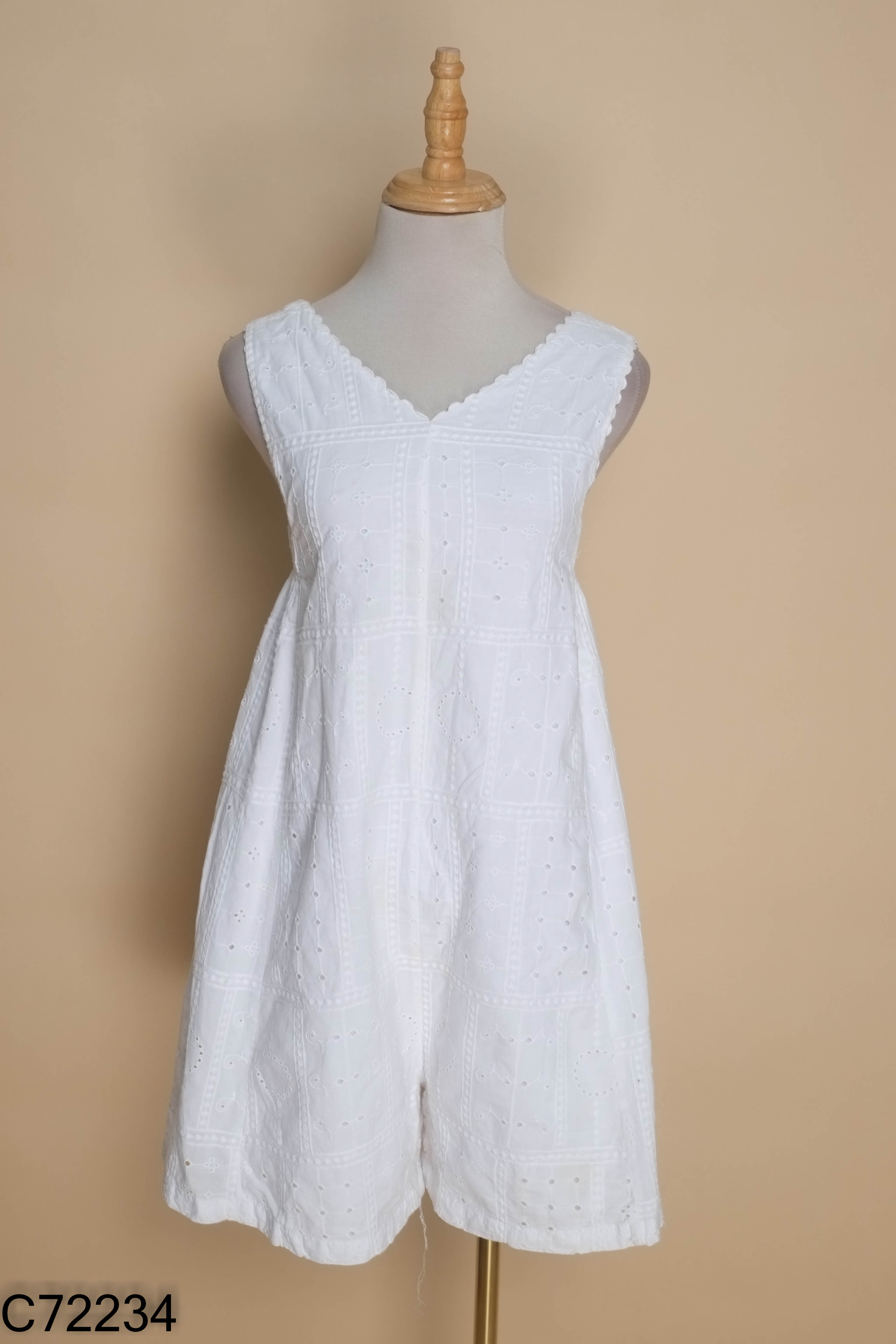 Jumpsuit trắng họa tiết
