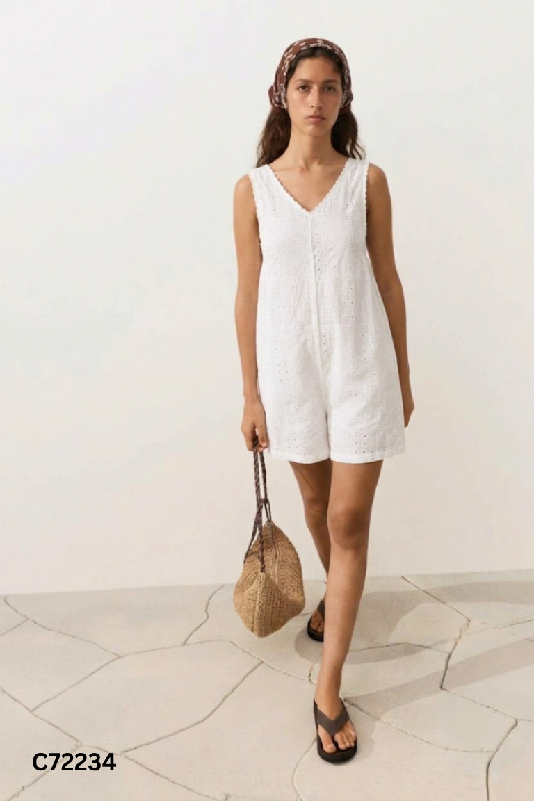 Jumpsuit trắng họa tiết