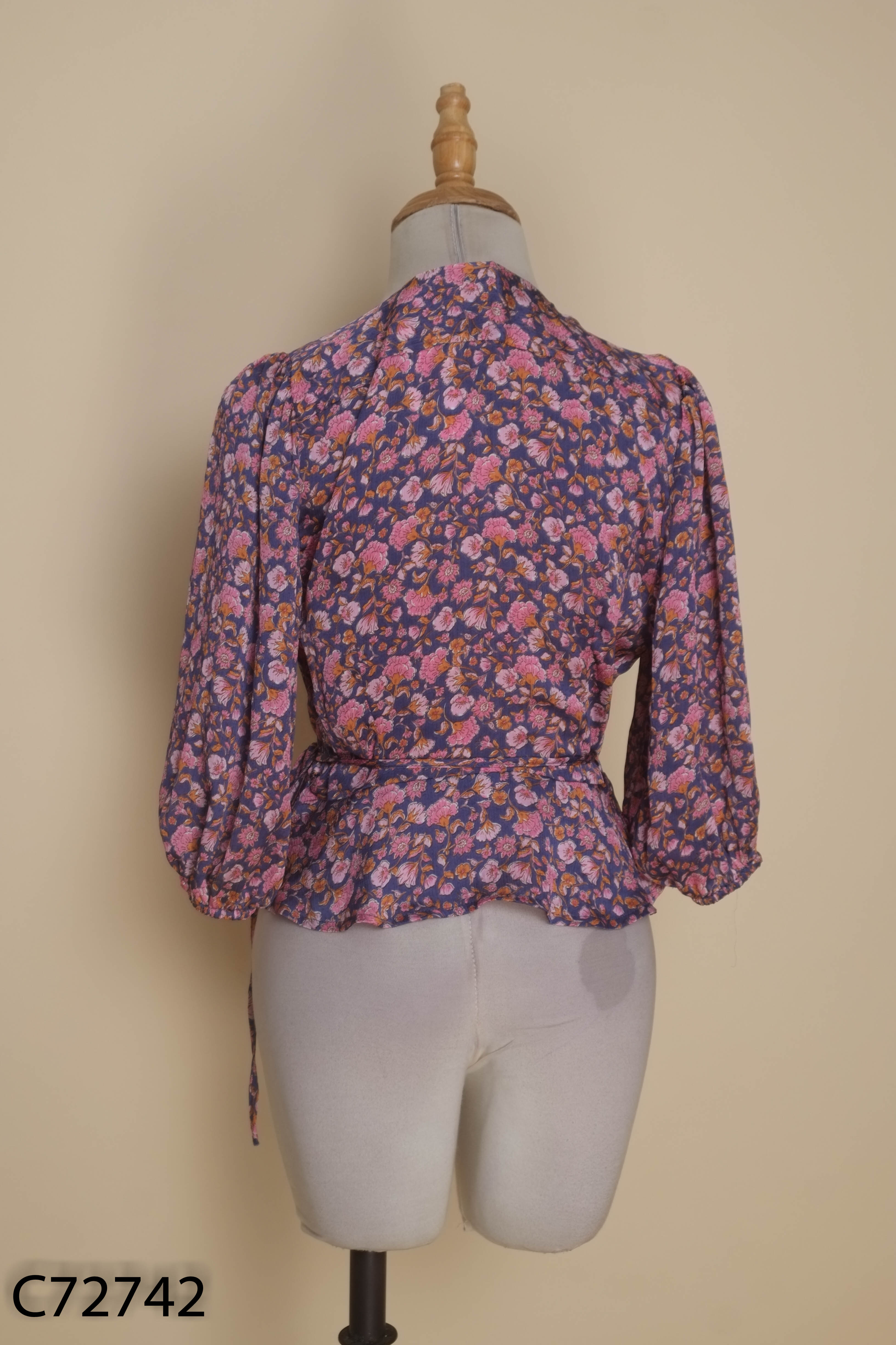 Áo MNG họa tiết hoa hồng