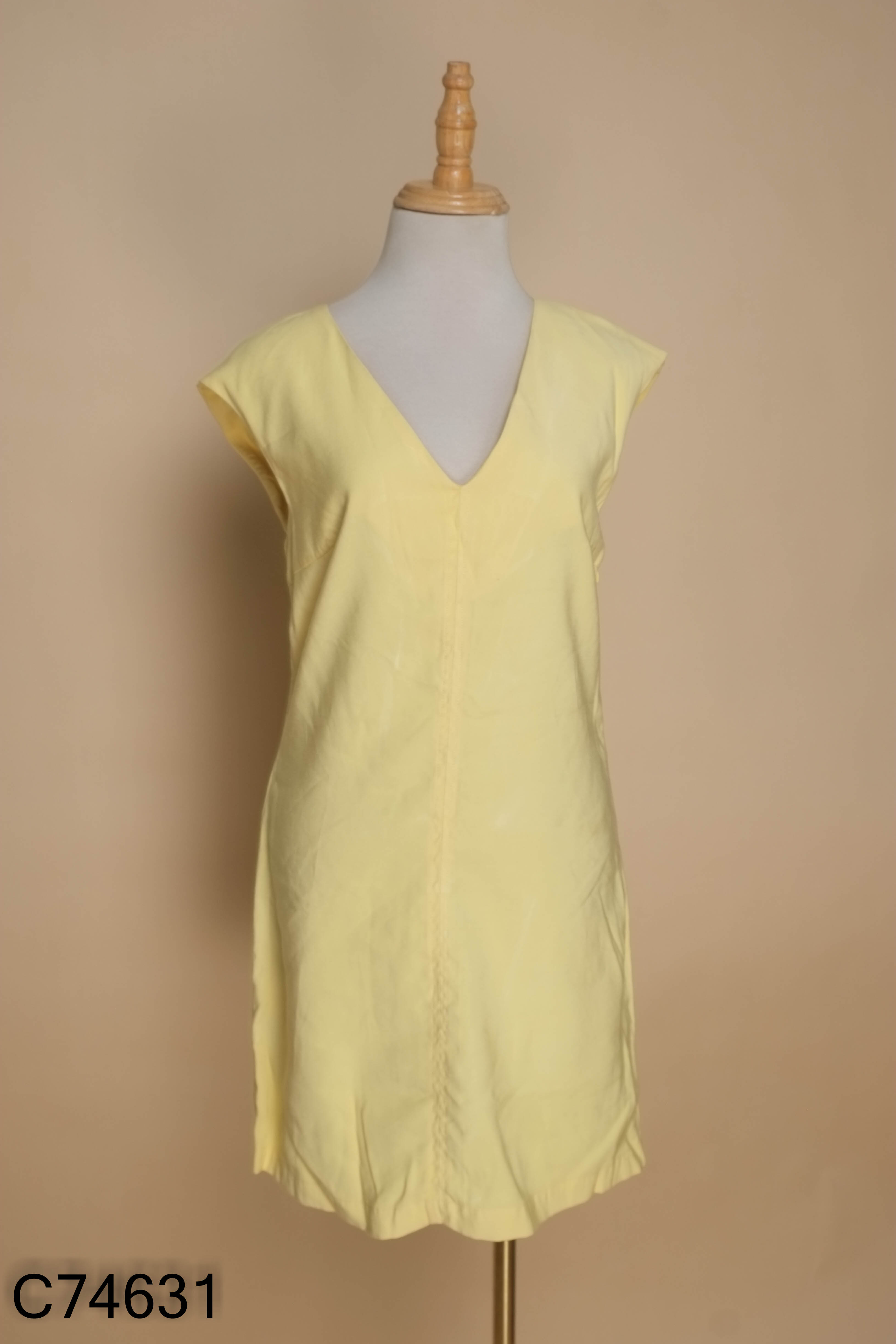 Váy vàng MANGO cổ V