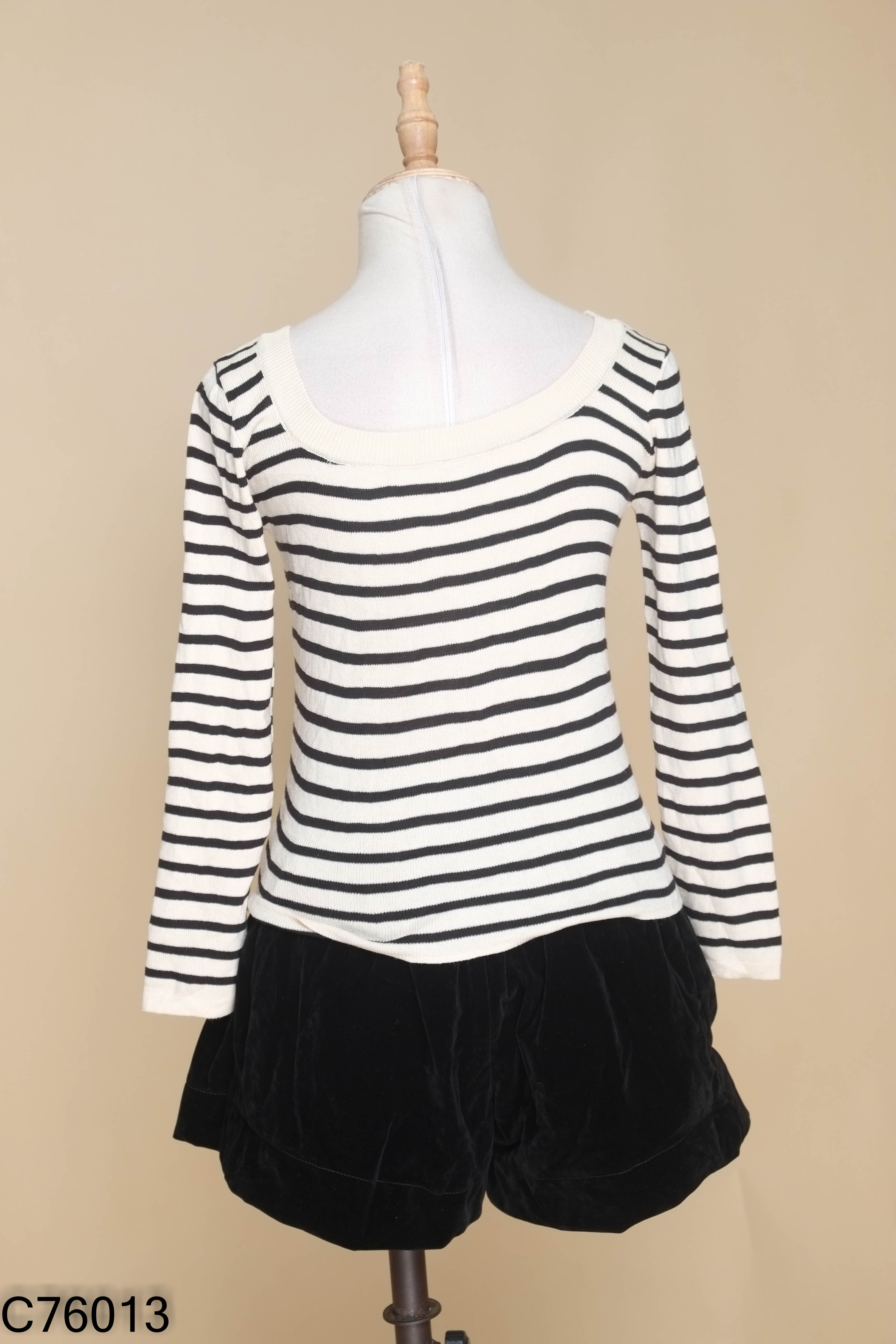 Set Áo len be kẻ đen + quần shorts nhung