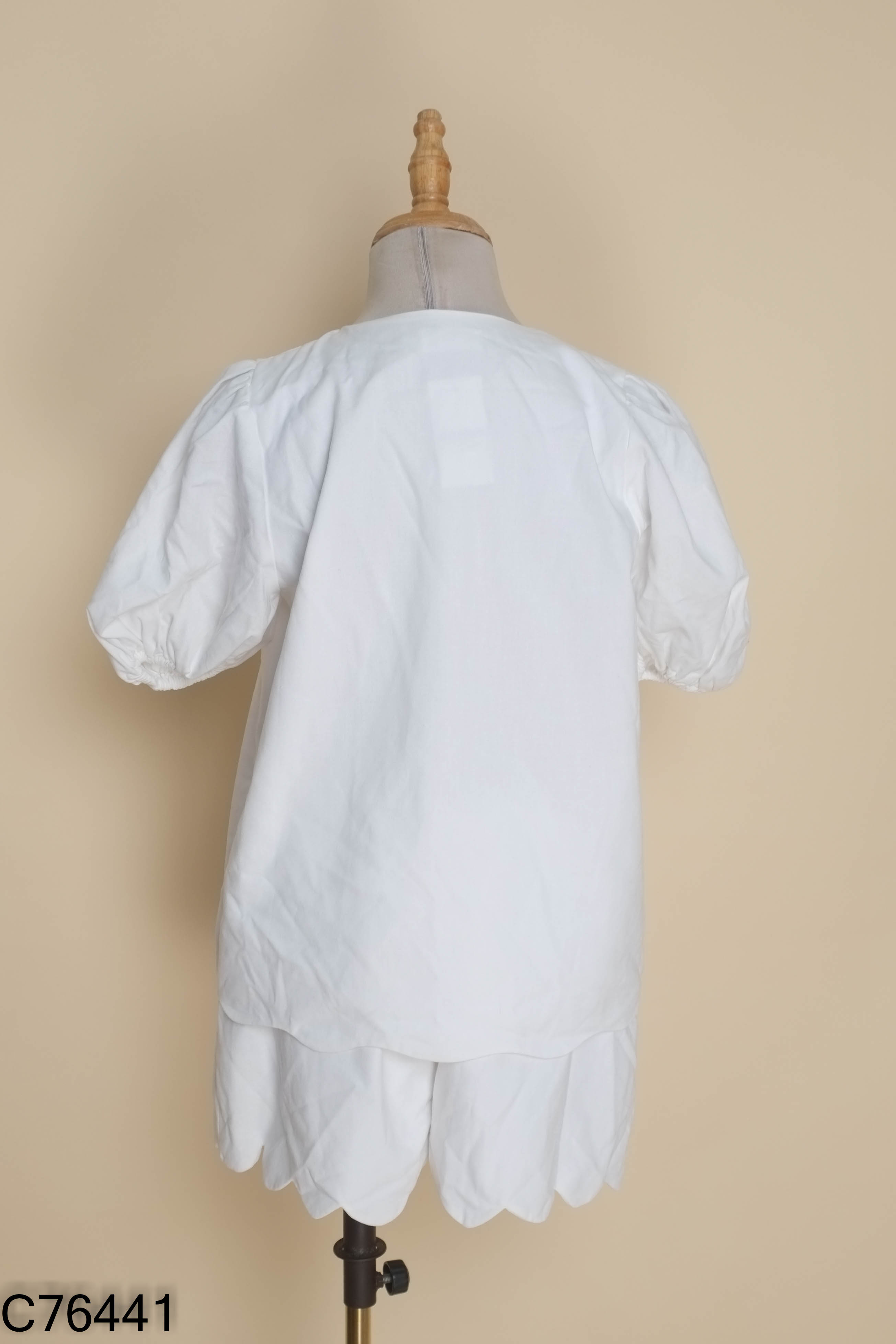 Set Áo dây ngực + quần short trắng