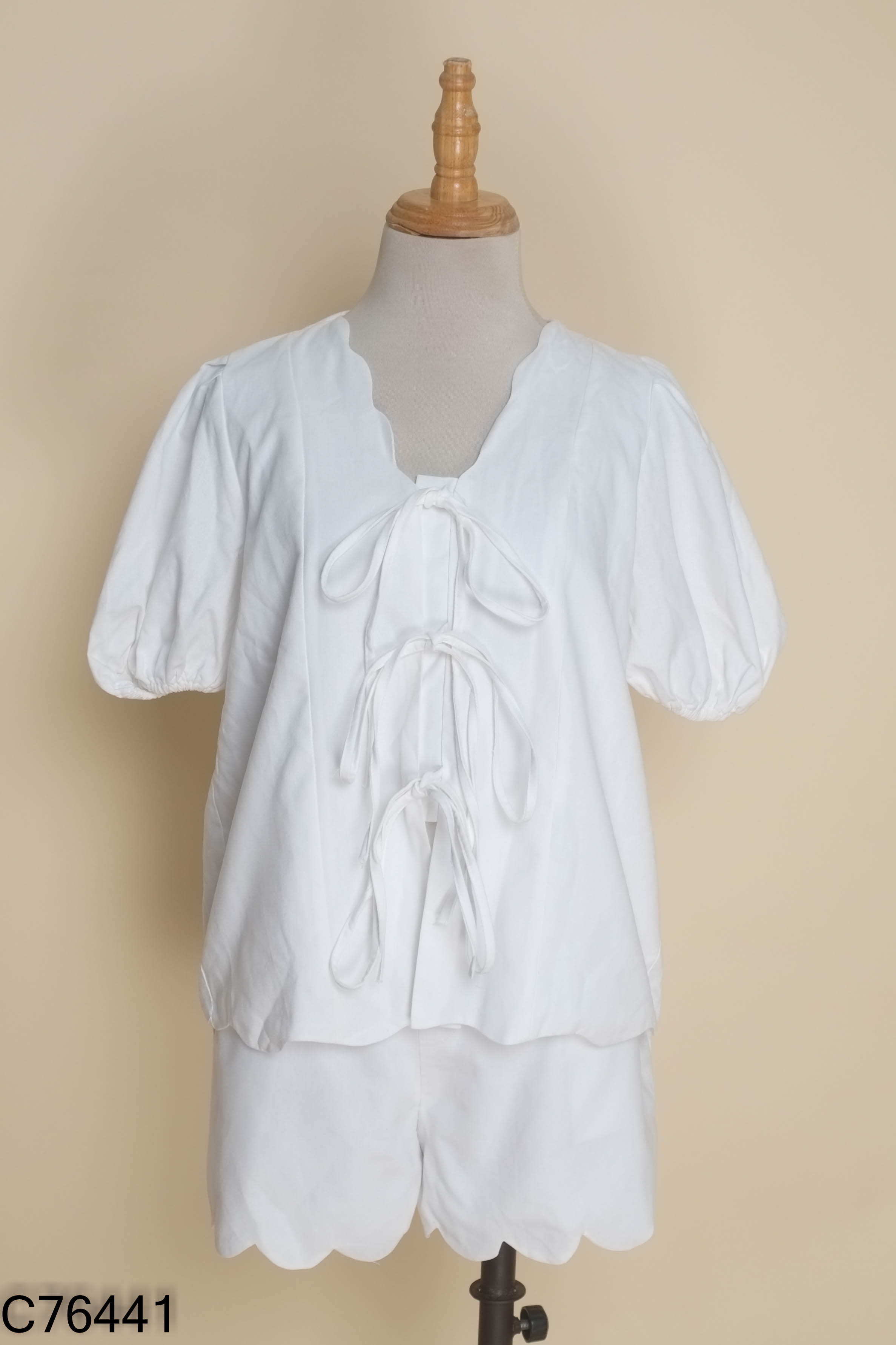 Set Áo dây ngực + quần short trắng