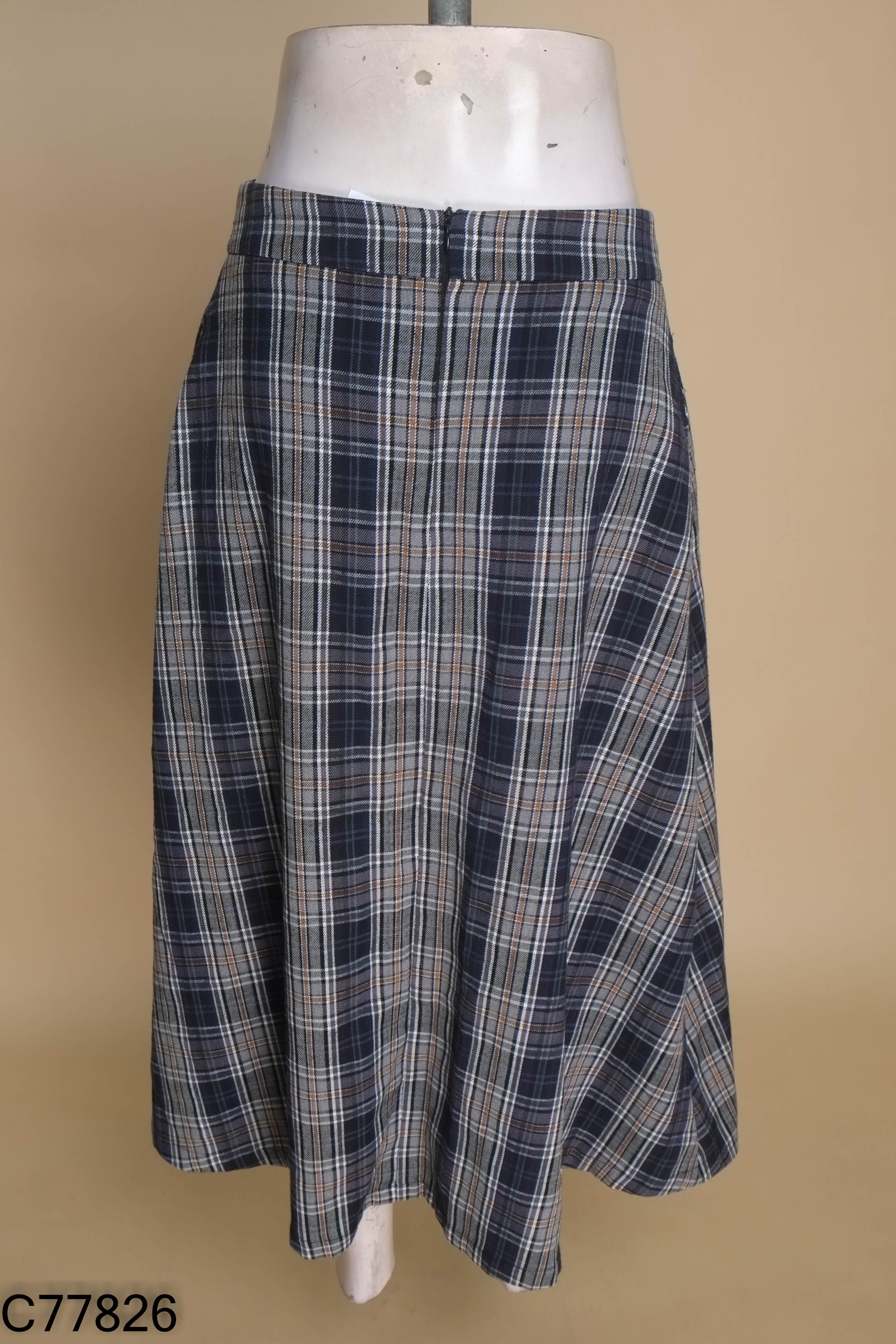 Chân váy DWEAR HOUSE xám kẻ caro