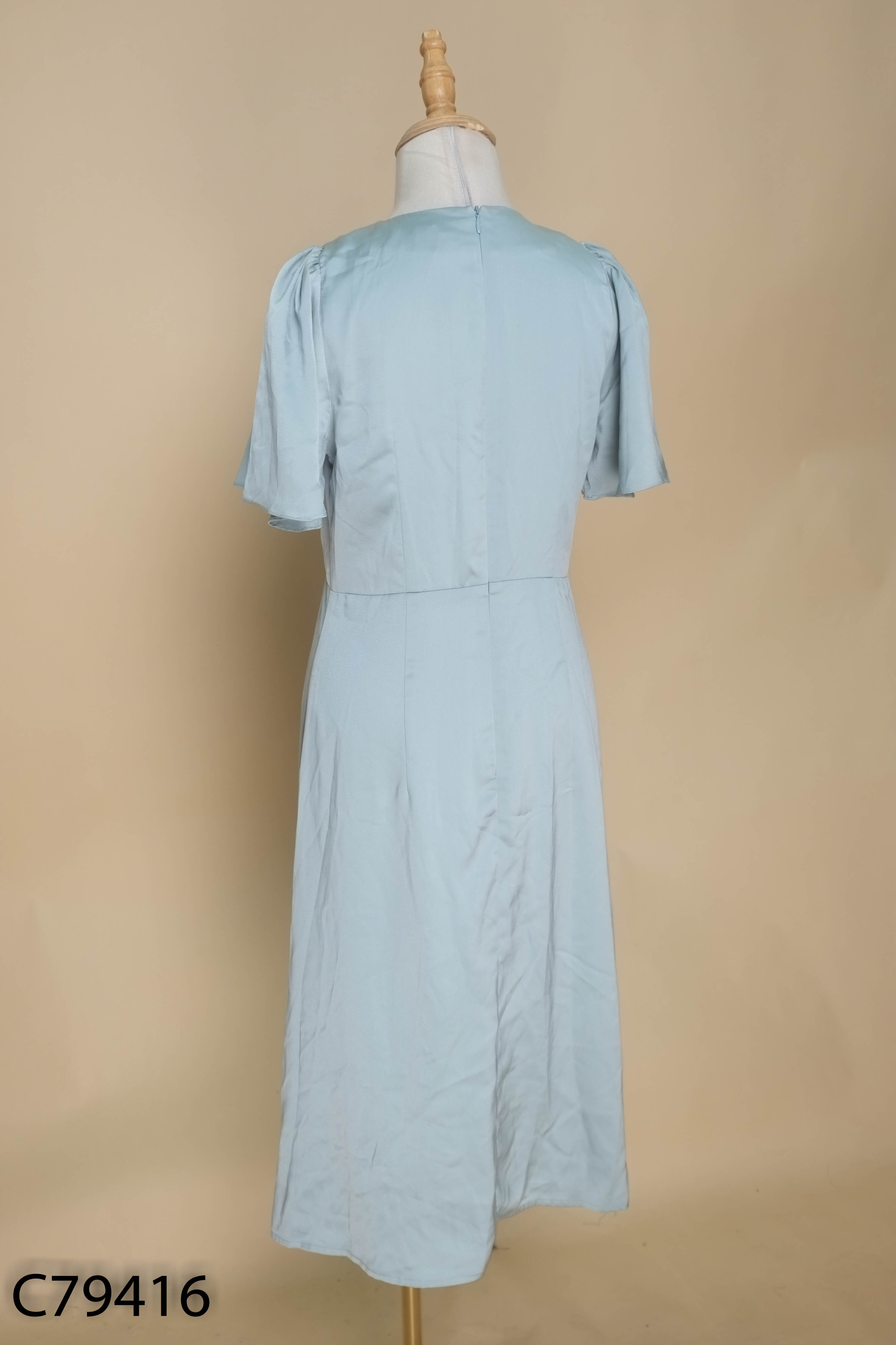 NEWTAG Váy lụa xanh ADORE DRESS cổ V