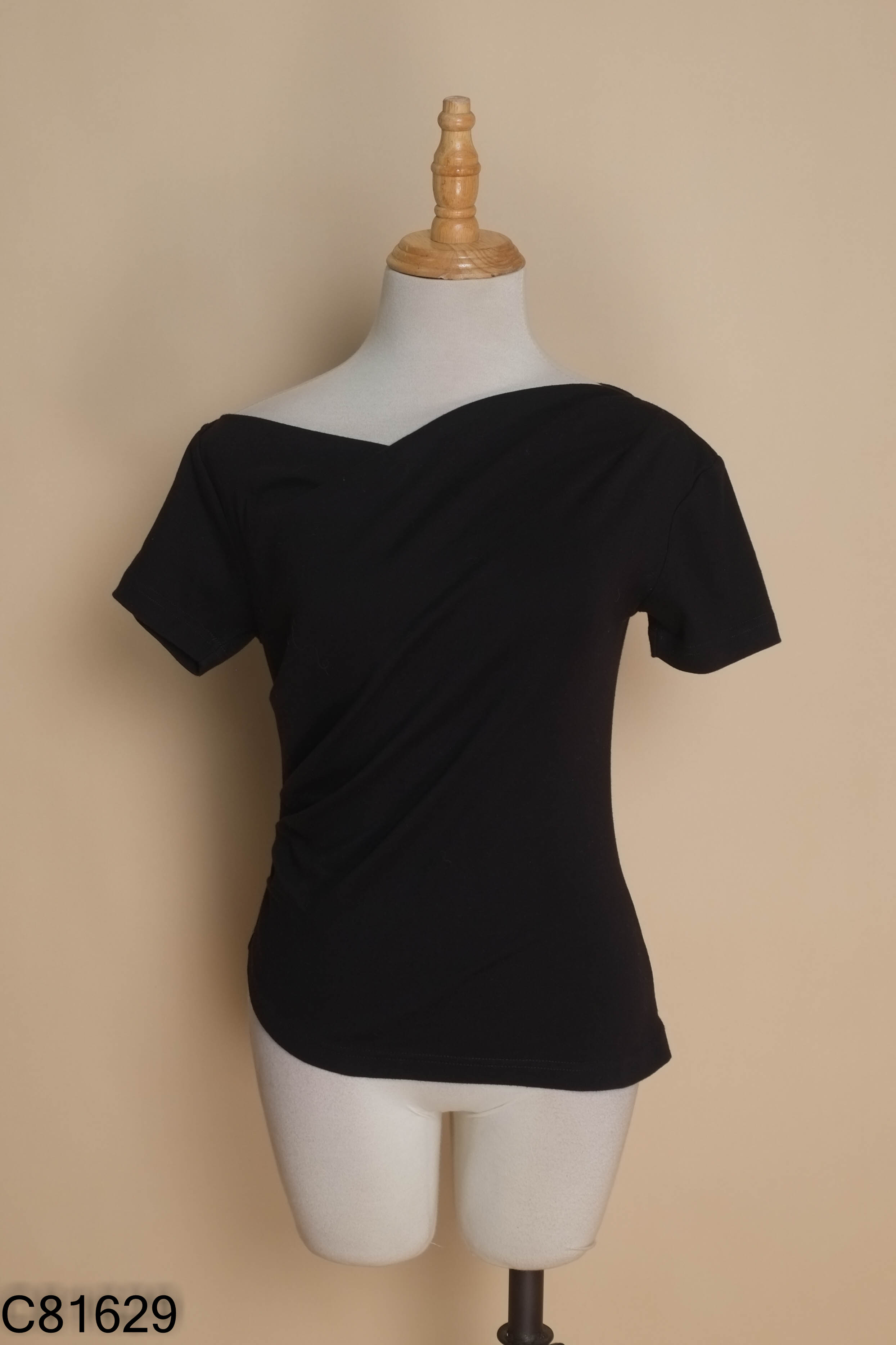 Áo đen COCOSIN cổ thuyền