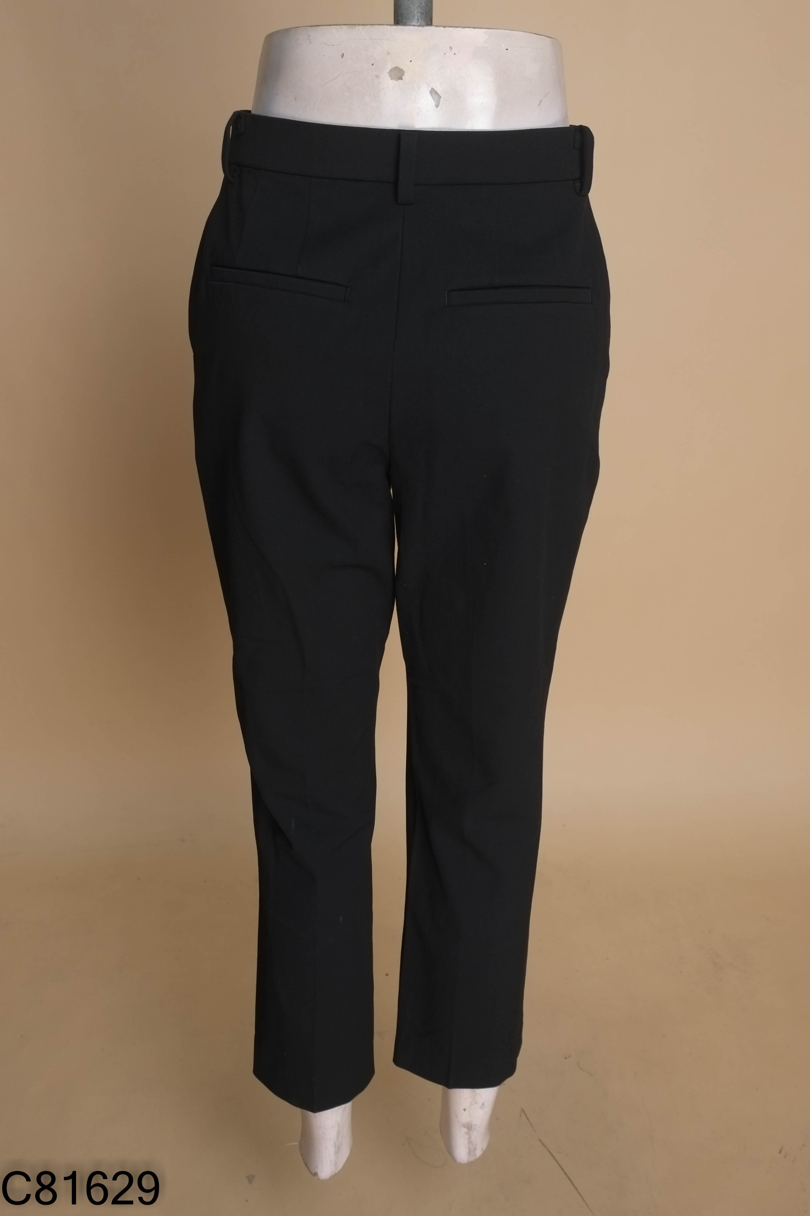Quần UNIQLO âu đen trơn