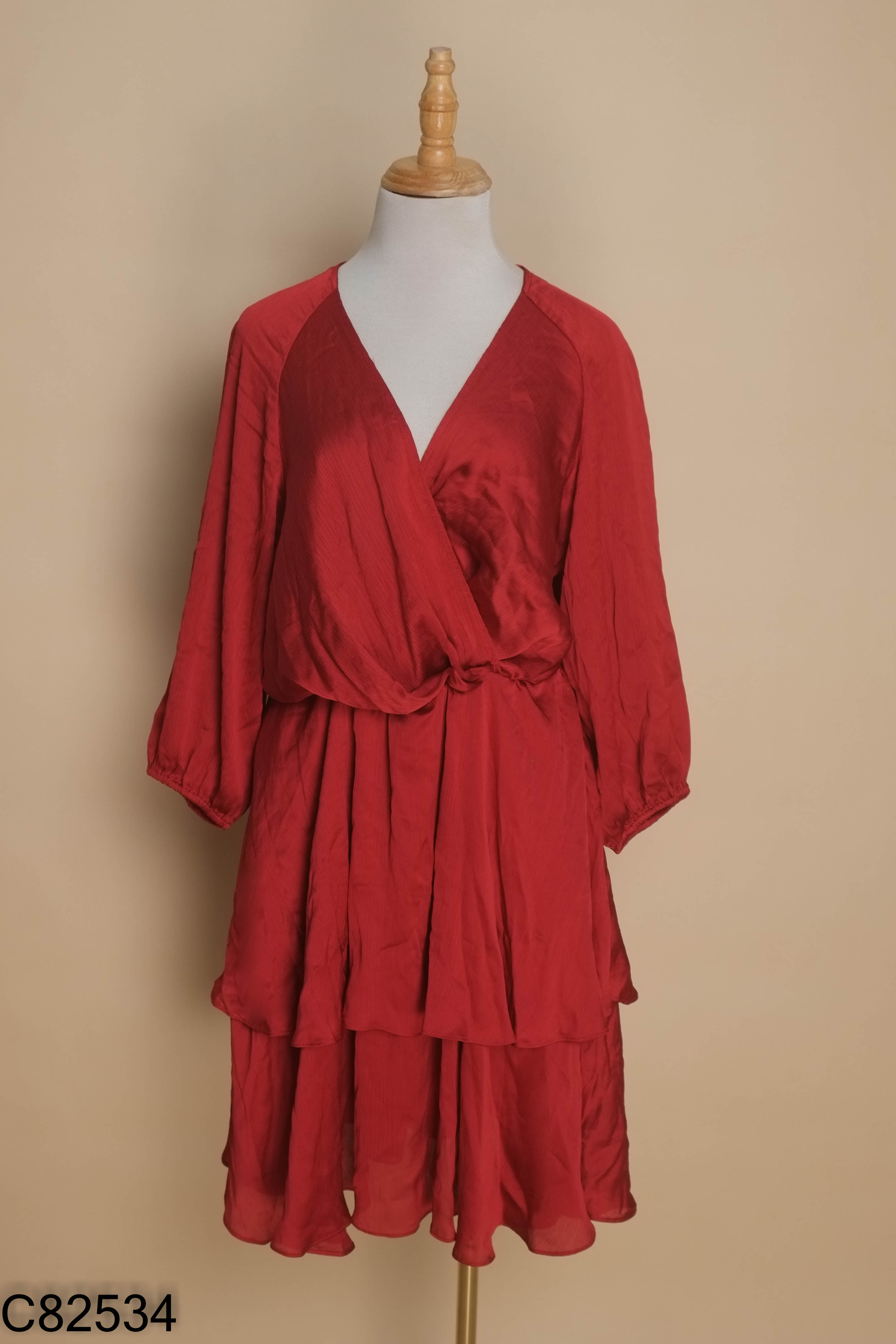 Váy IVY LADIES đỏ cổ tim