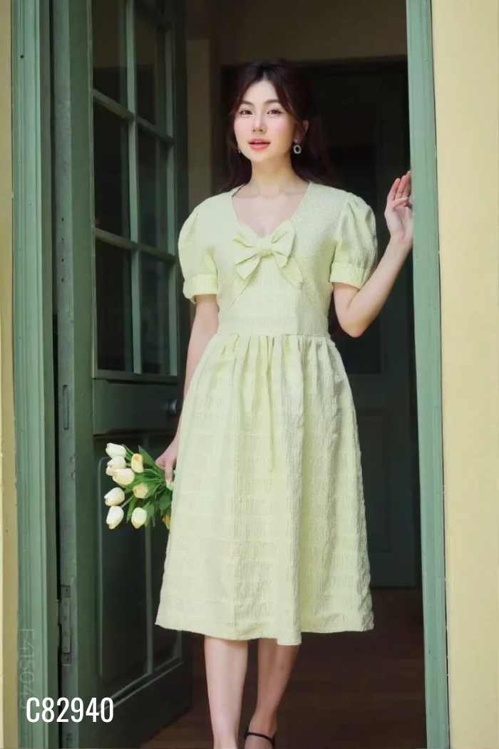 Váy xanh nhăn phối nơ