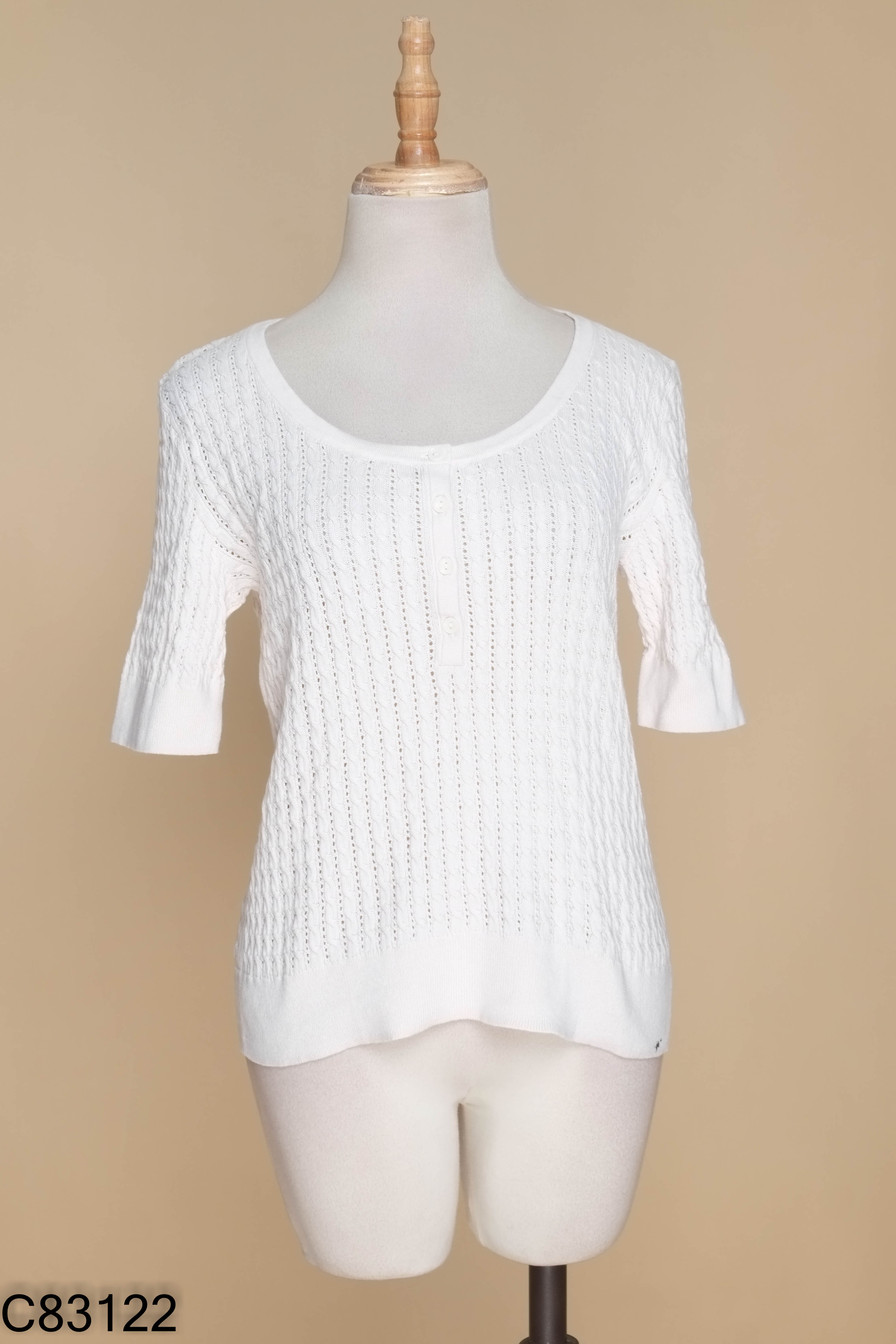 Áo len mongtoghi UNIQLO be phối cúc