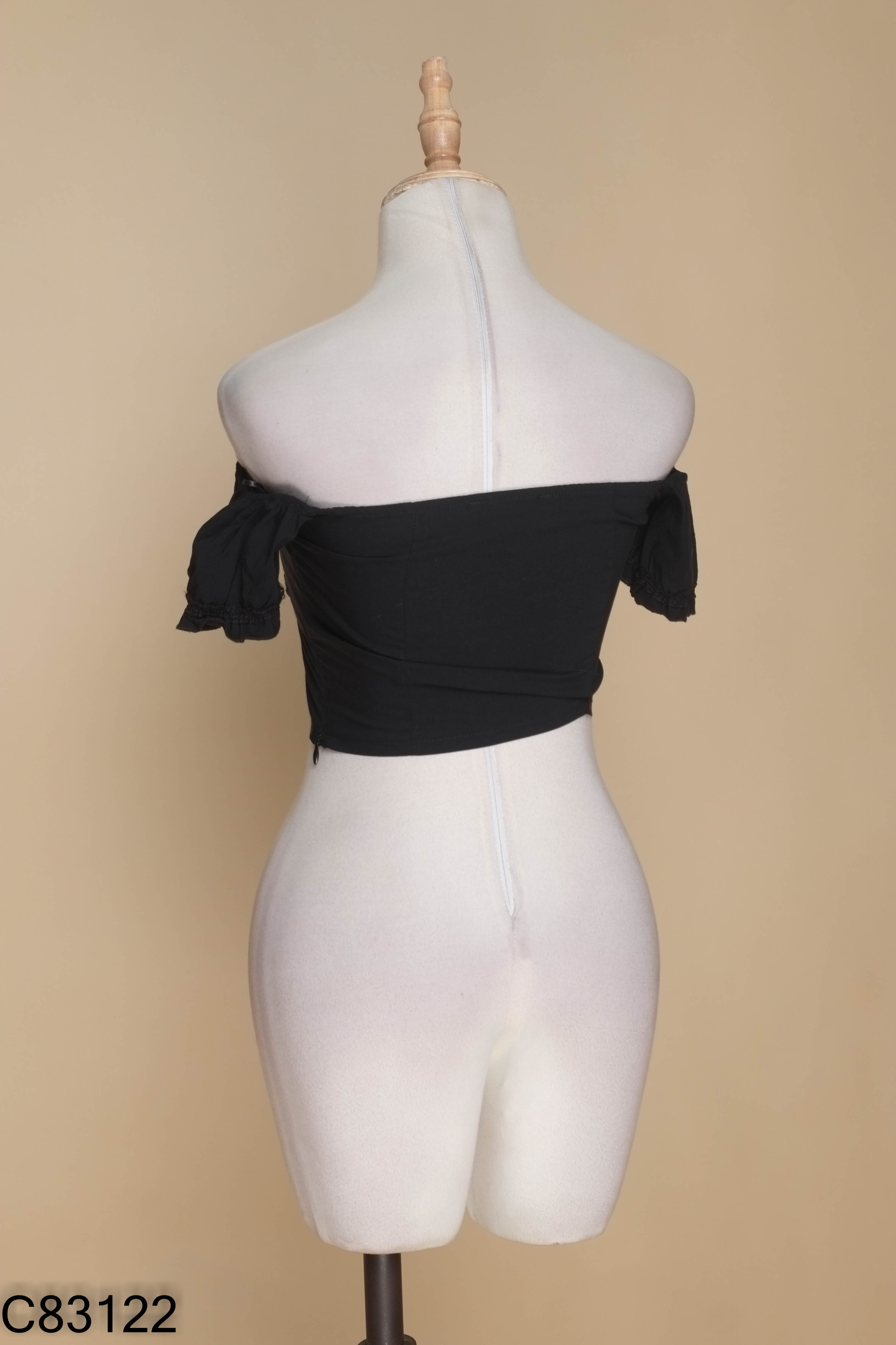 Áo croptop BERSHKA đen