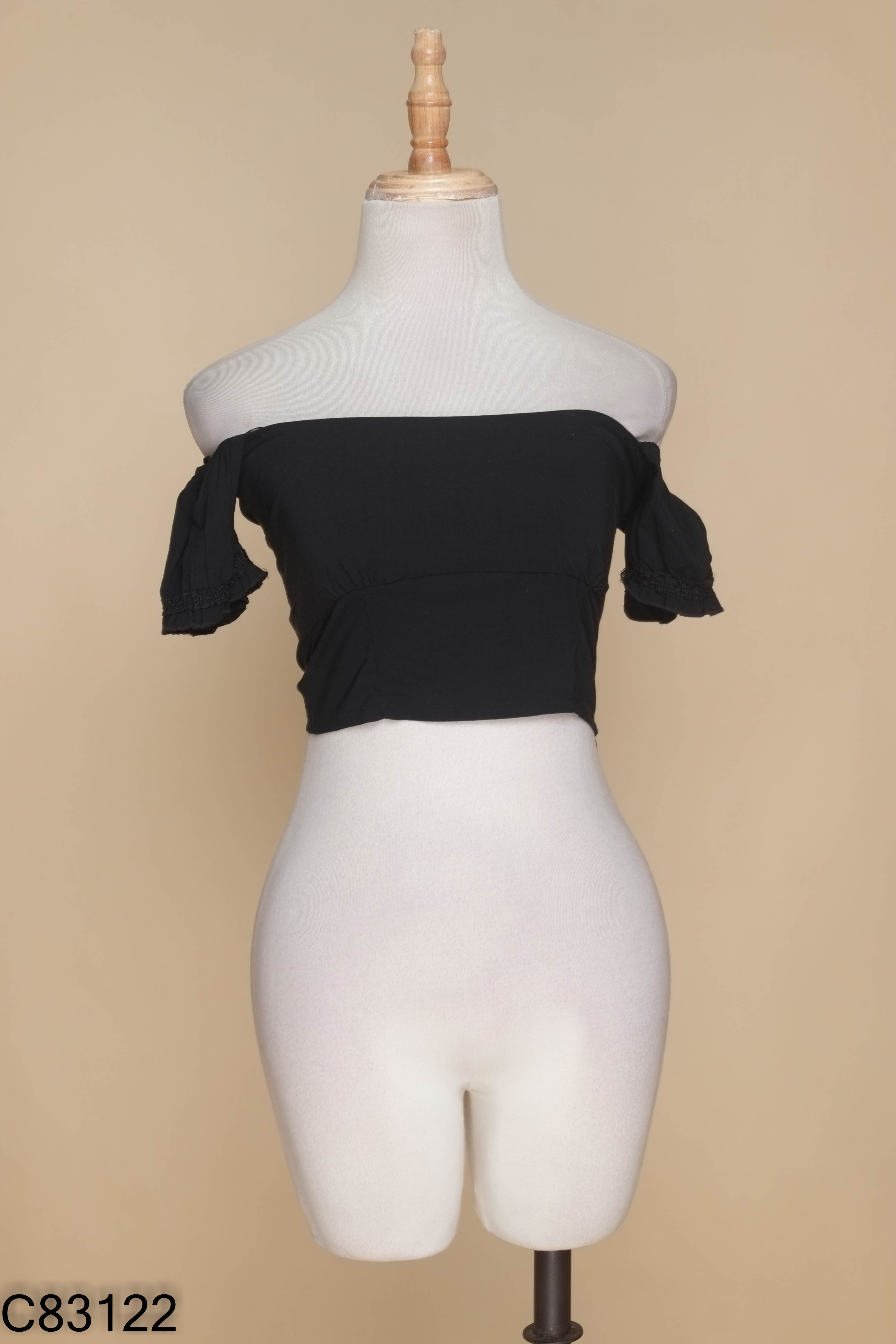 Áo croptop BERSHKA đen