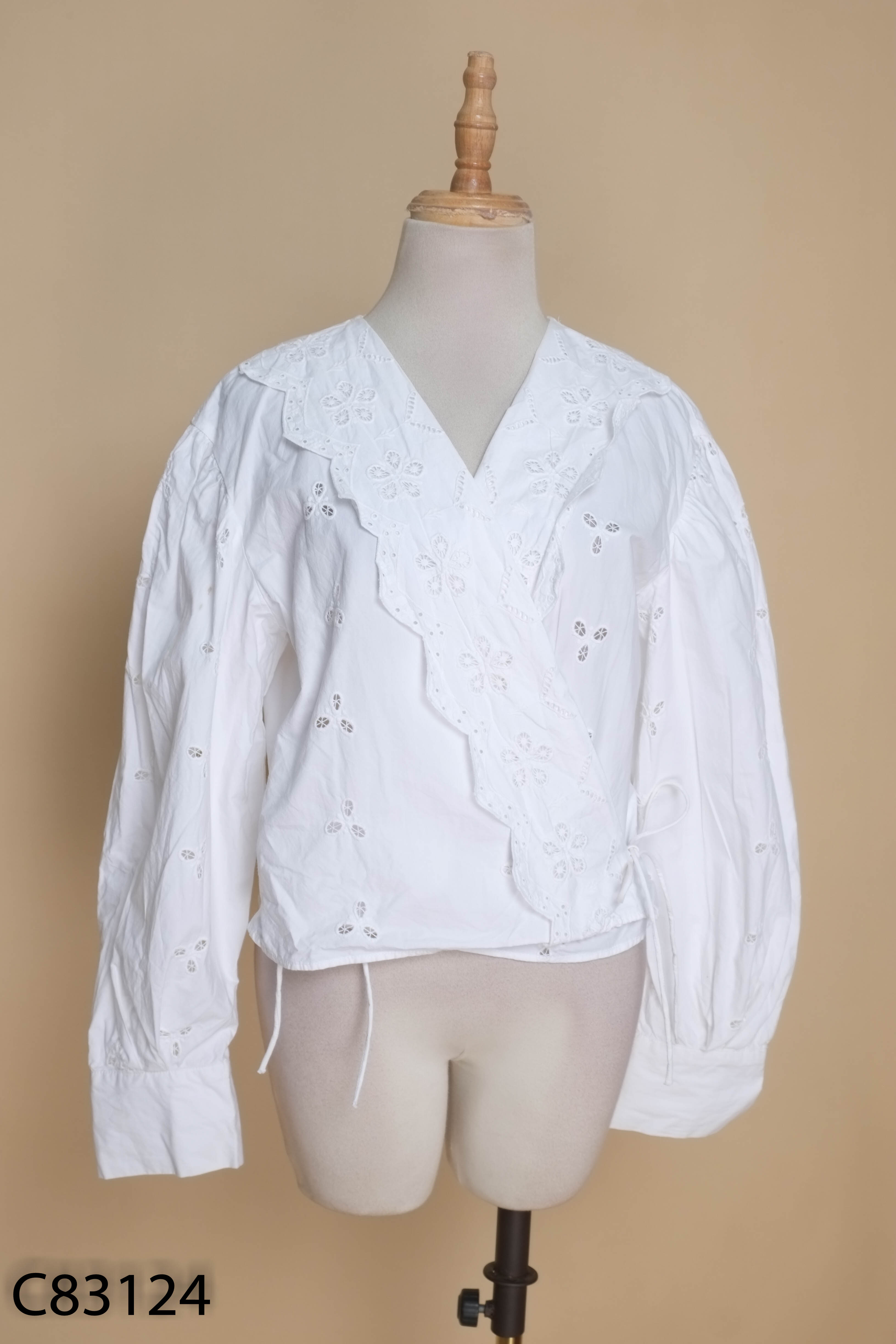 Áo wrap ZARA trắng thêu hoa