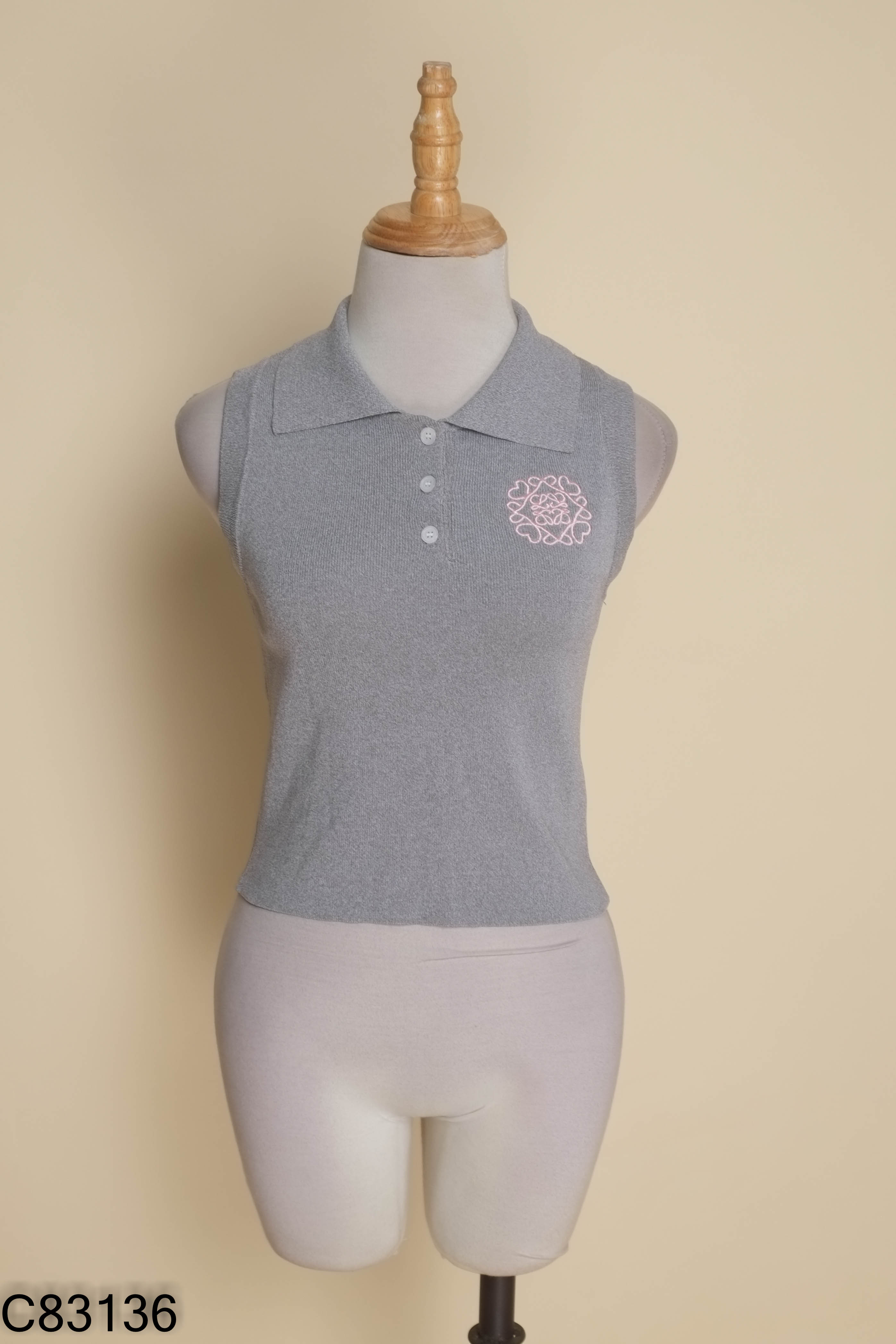 Áo xám LOEWE sát nách