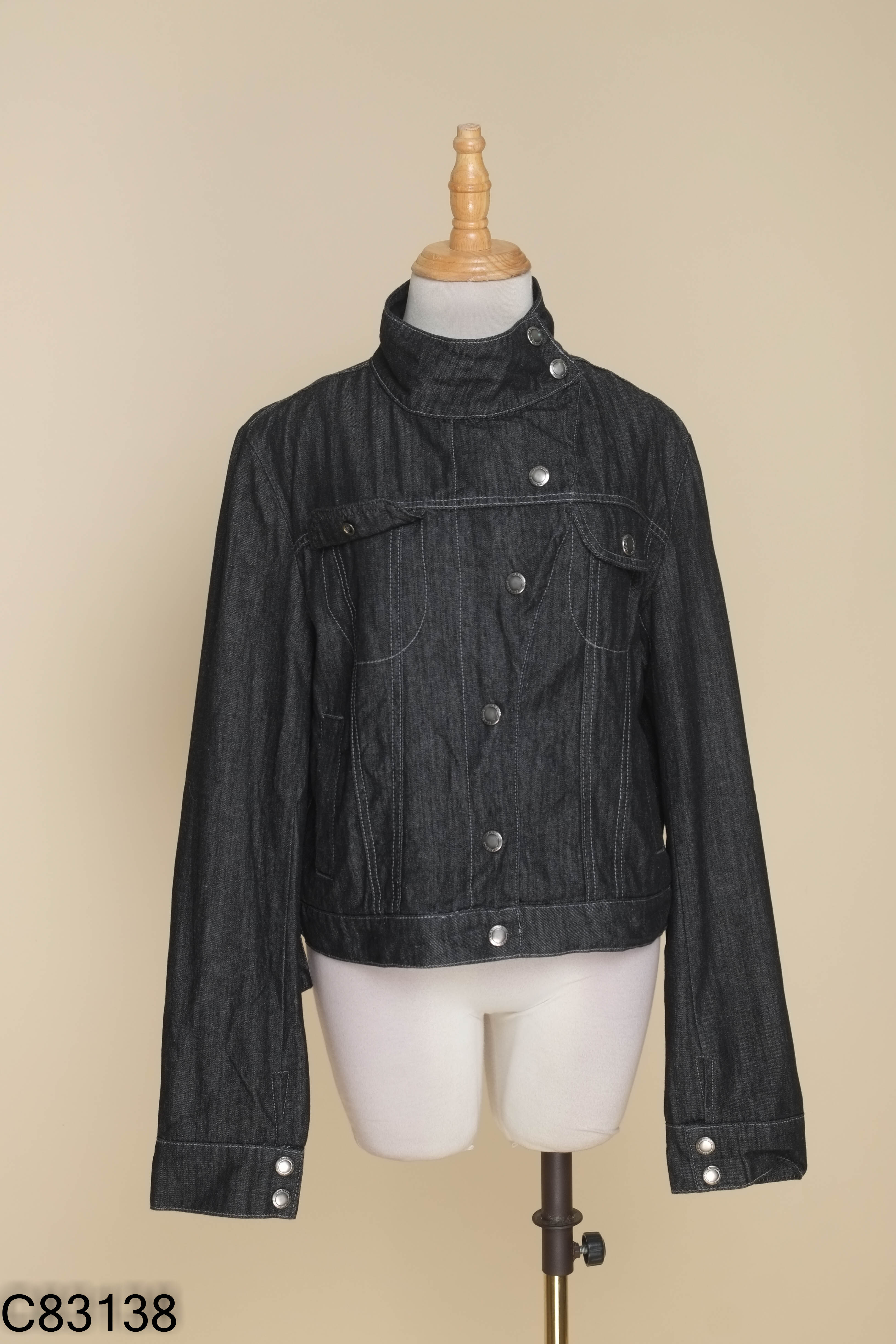 Áo khoác jeans đen AICE OF VALE