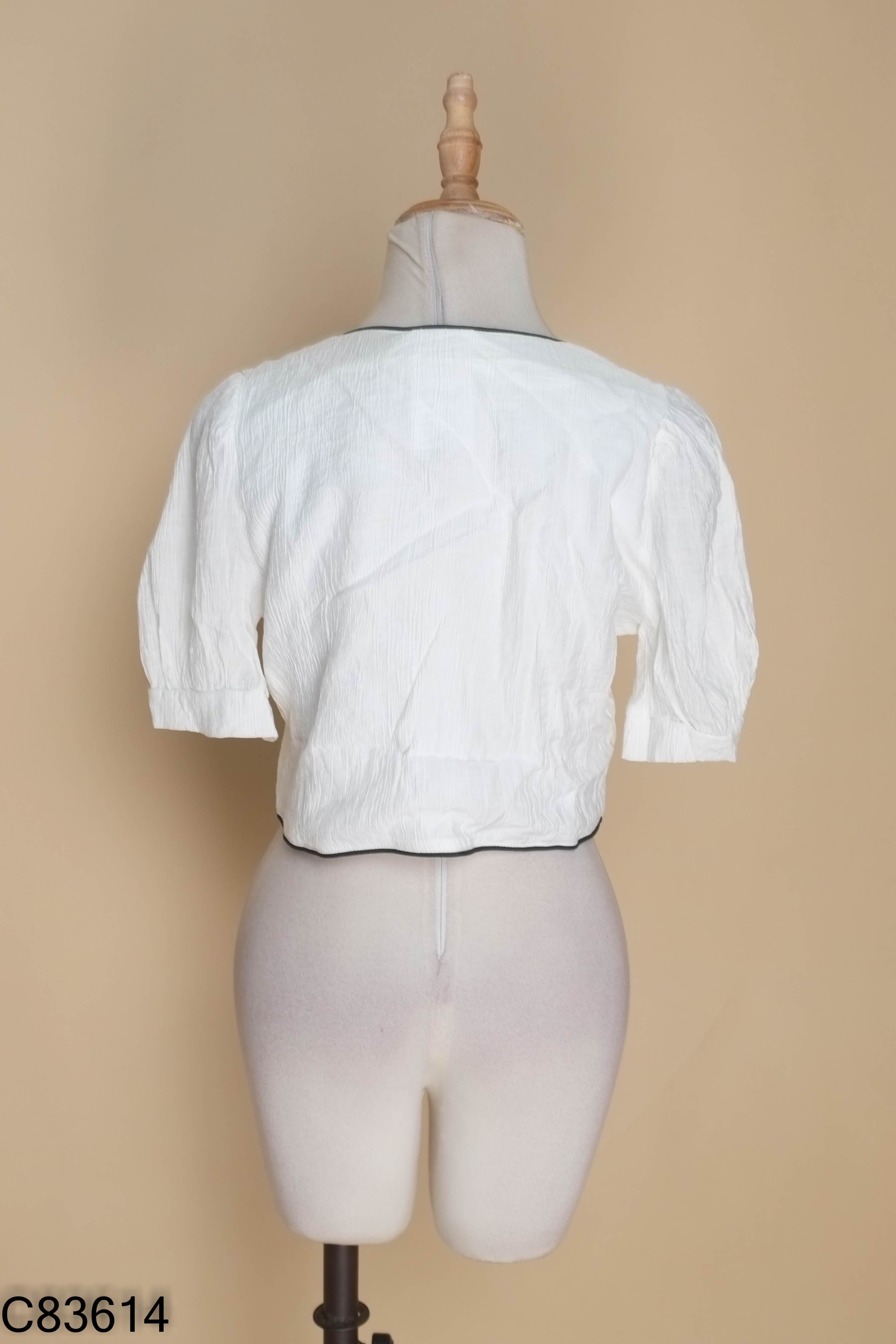 Áo COSY trắng viền đen