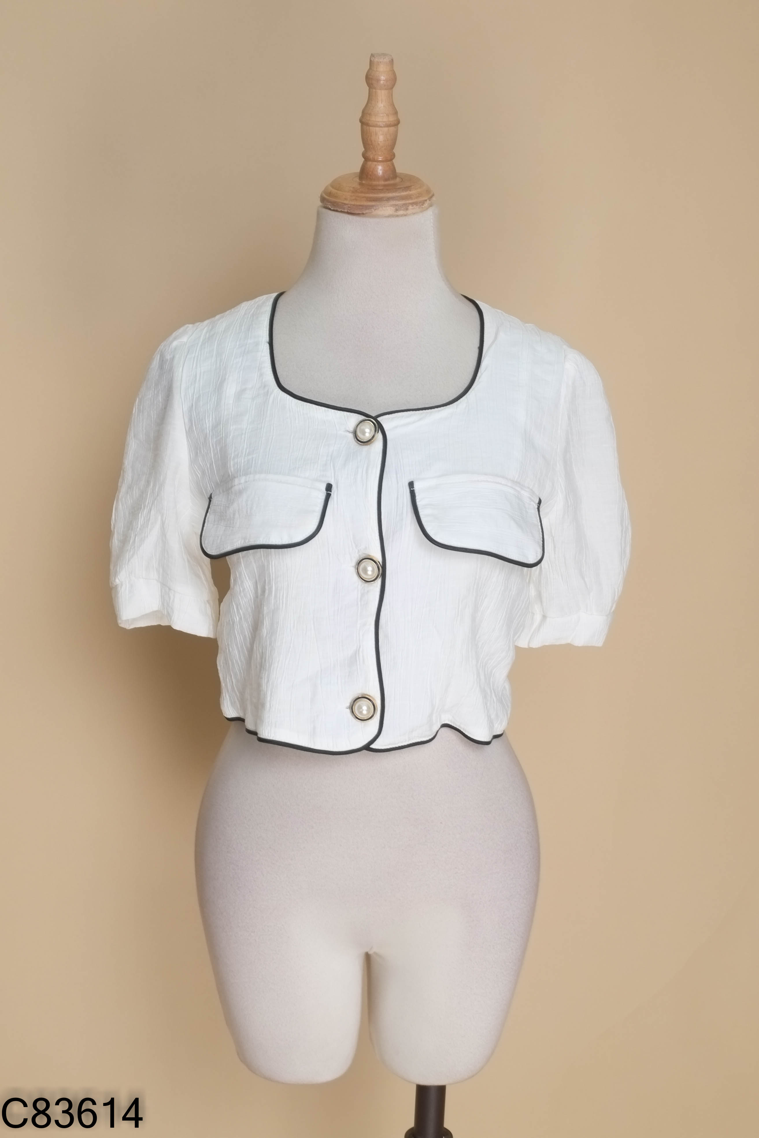 Áo COSY trắng viền đen