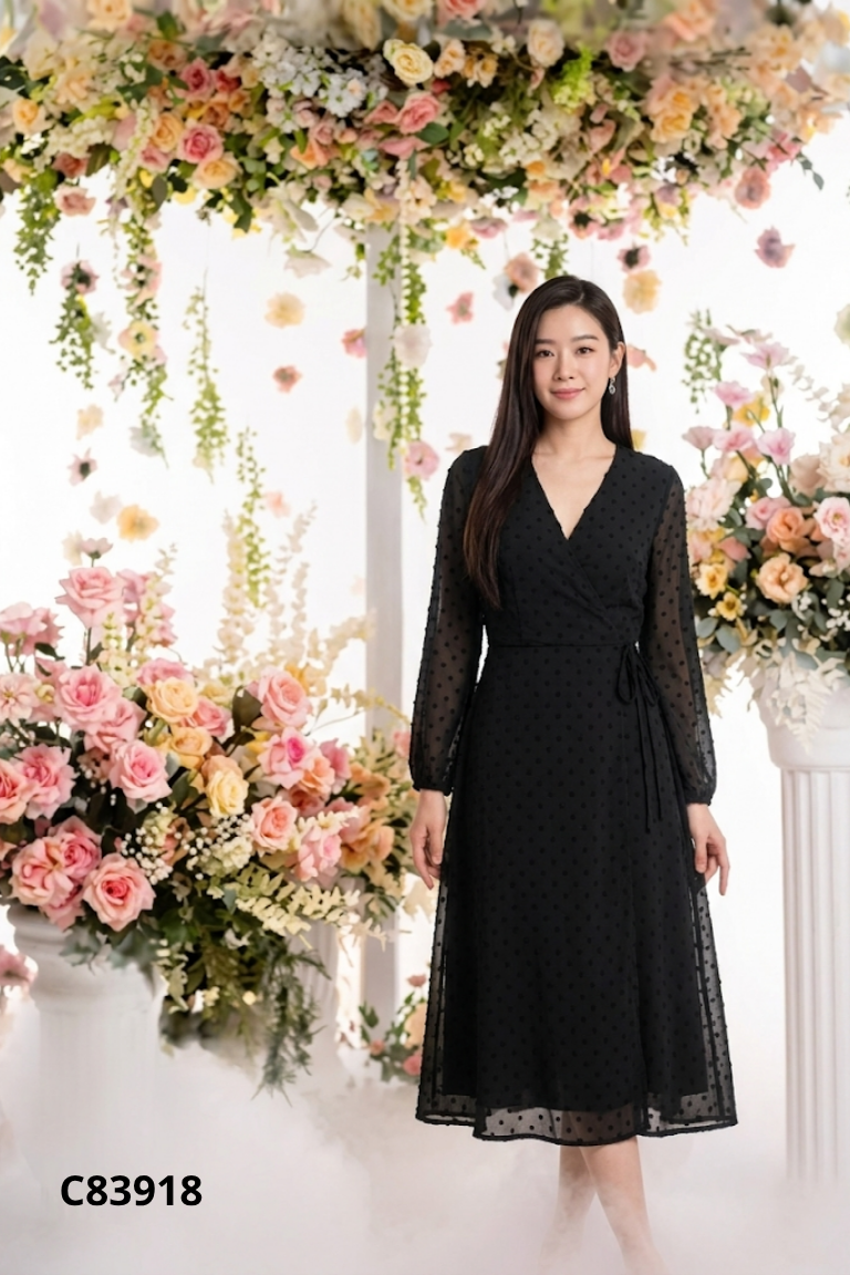 Váy MONTEAU đen cổ tim