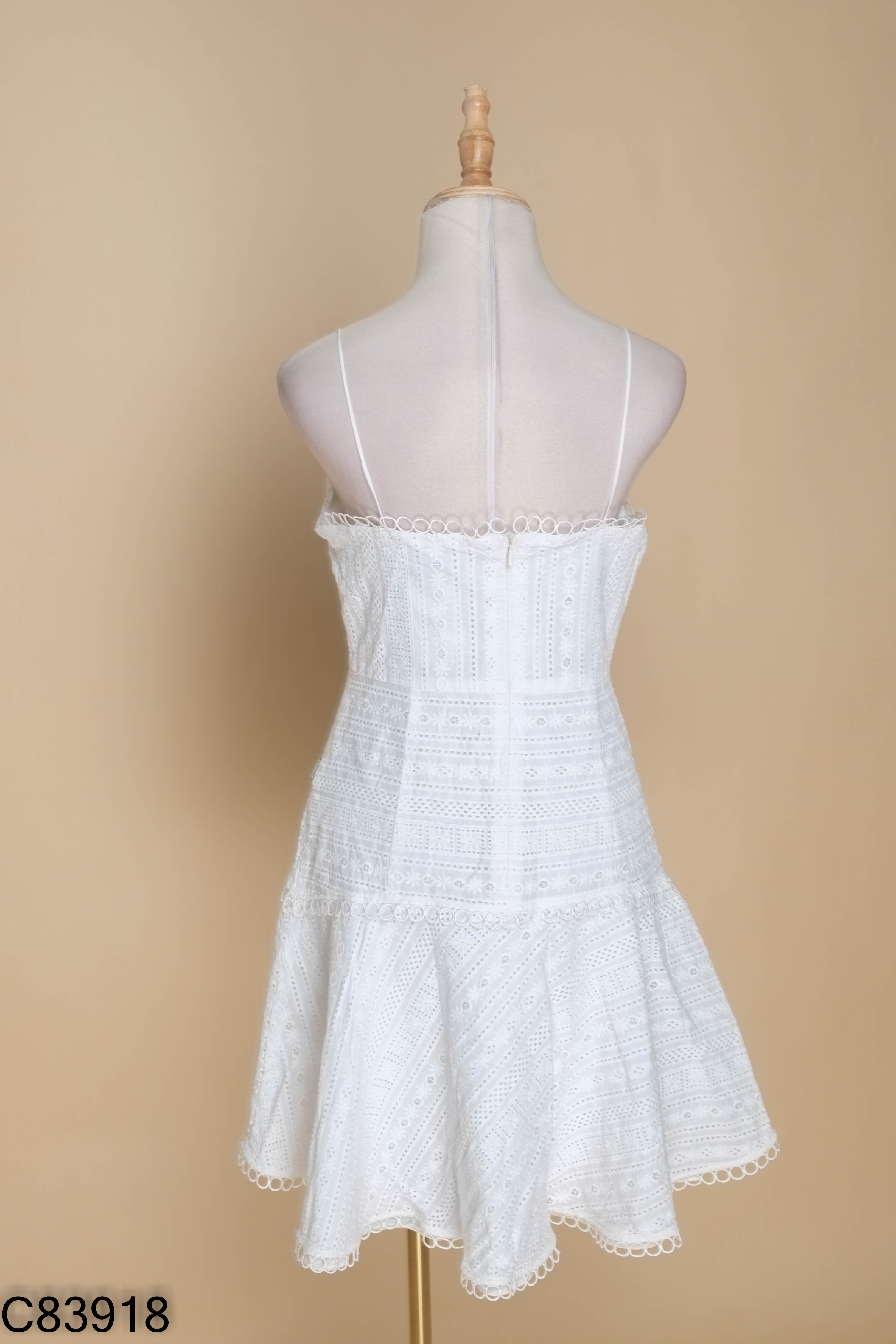 Váy D.CHIC trắng 2 dây ren tròn
